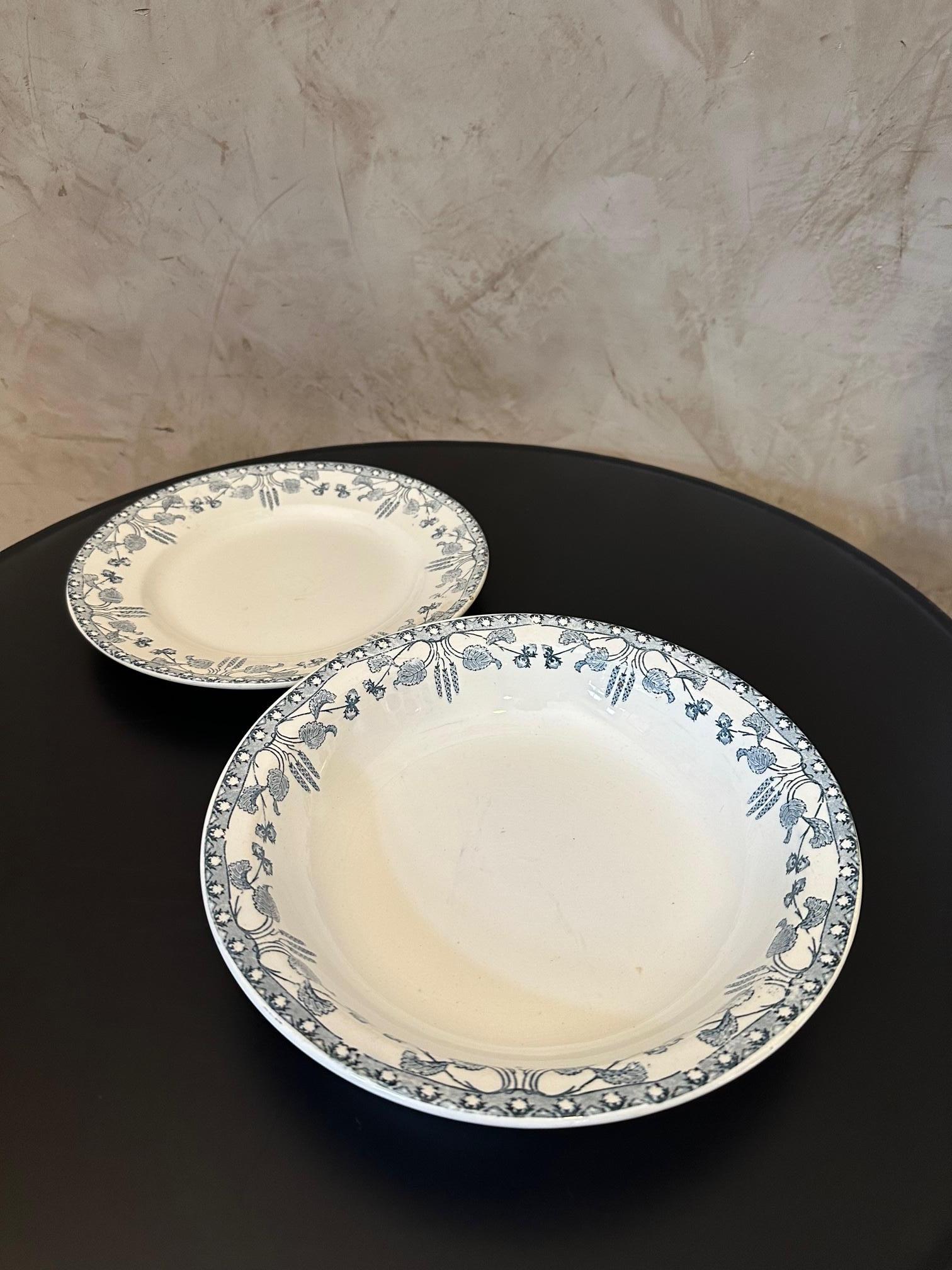 Early 20th century French Sarreguemines Earthenware Set of Tableware, 1900s For Sale 6