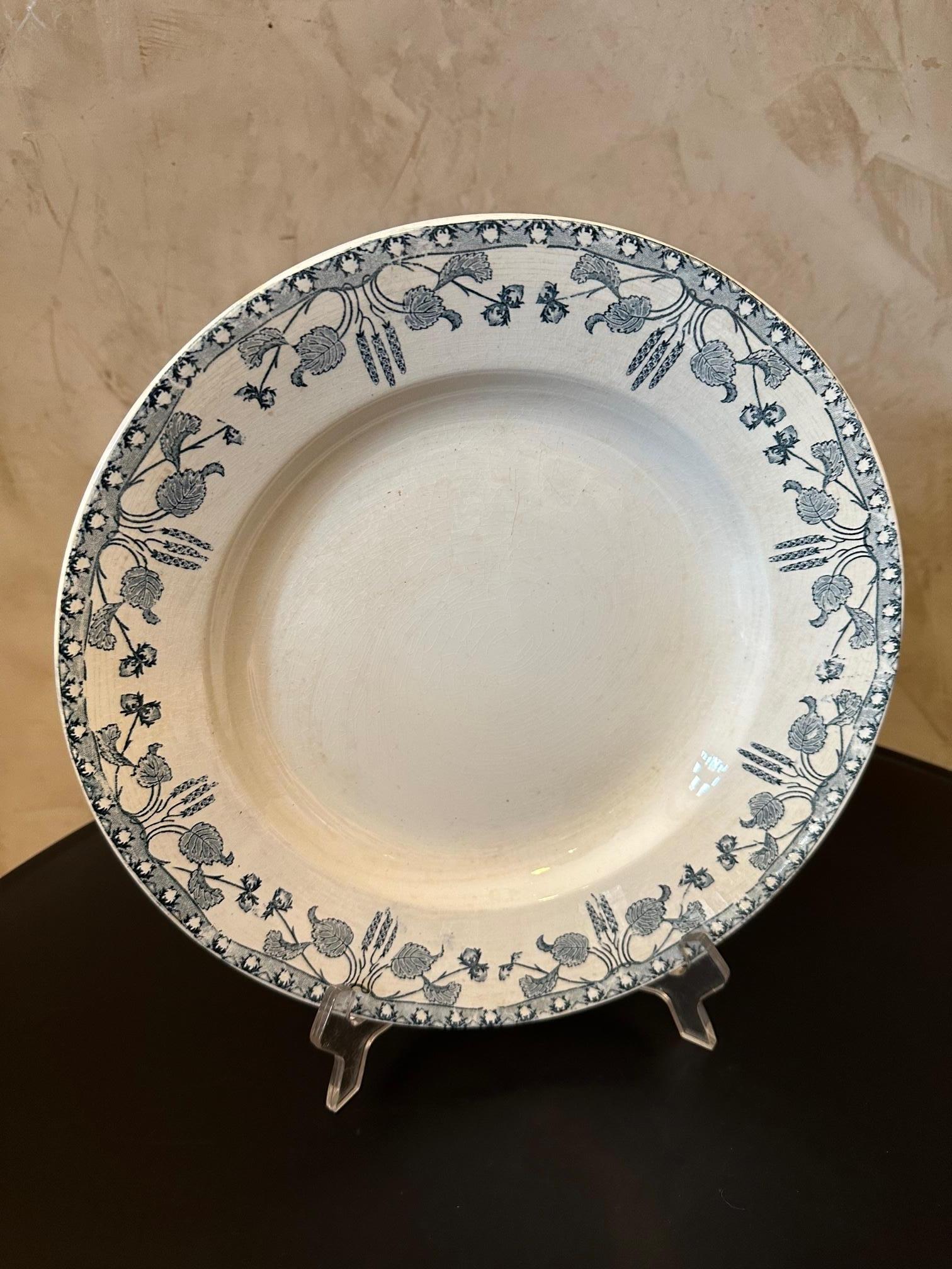 Early 20th century French Sarreguemines Earthenware Set of Tableware, 1900s For Sale 11