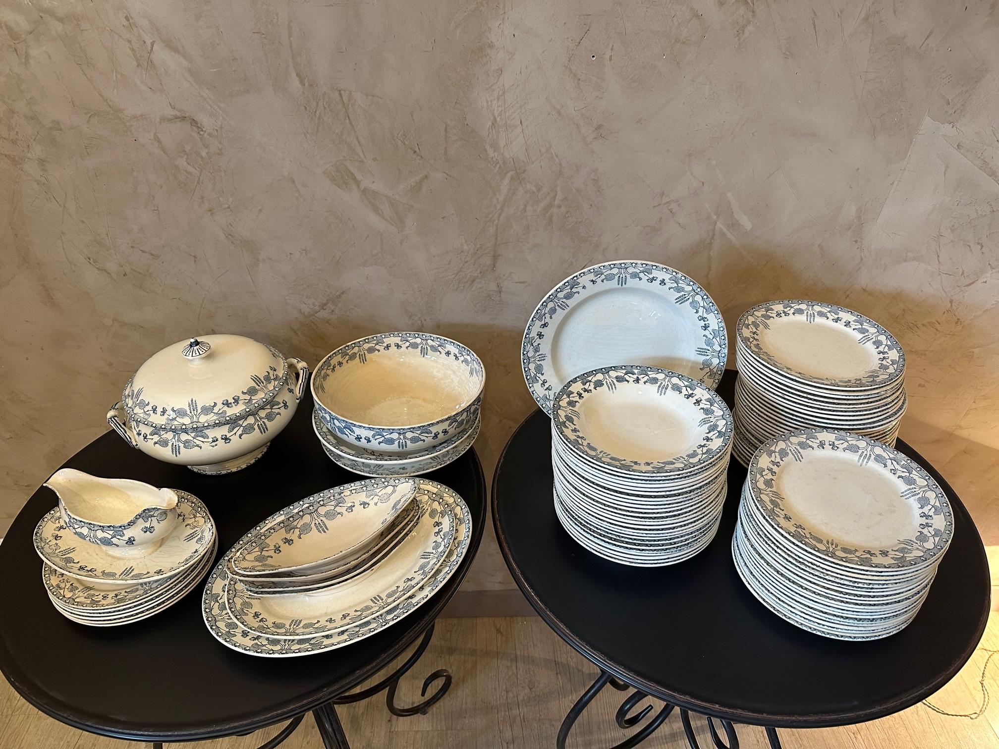 20th Century Early 20th century French Sarreguemines Earthenware Set of Tableware, 1900s For Sale
