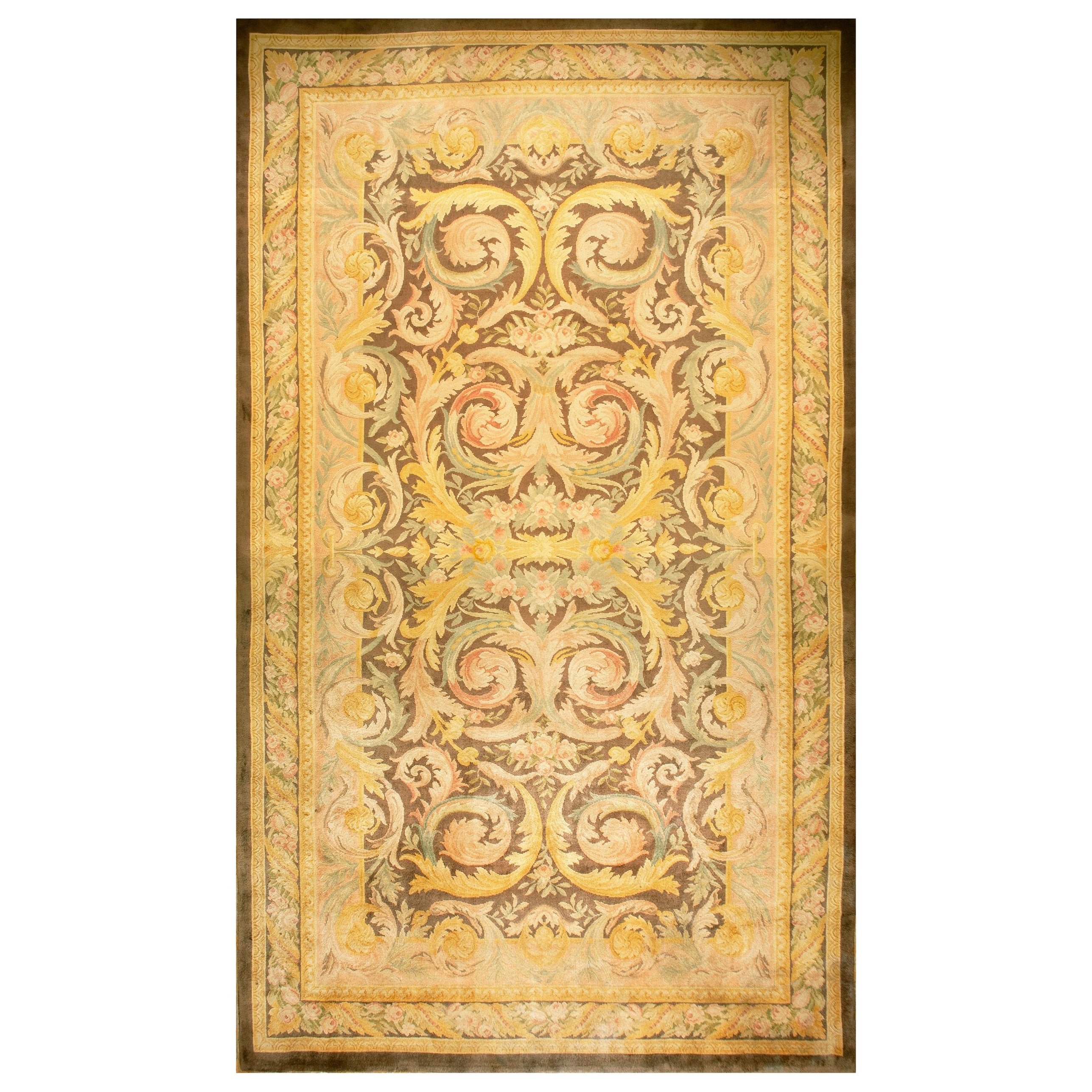 Tapis européen ancien de Savonnerie de 13' 0""" x 22' 9"" en vente
