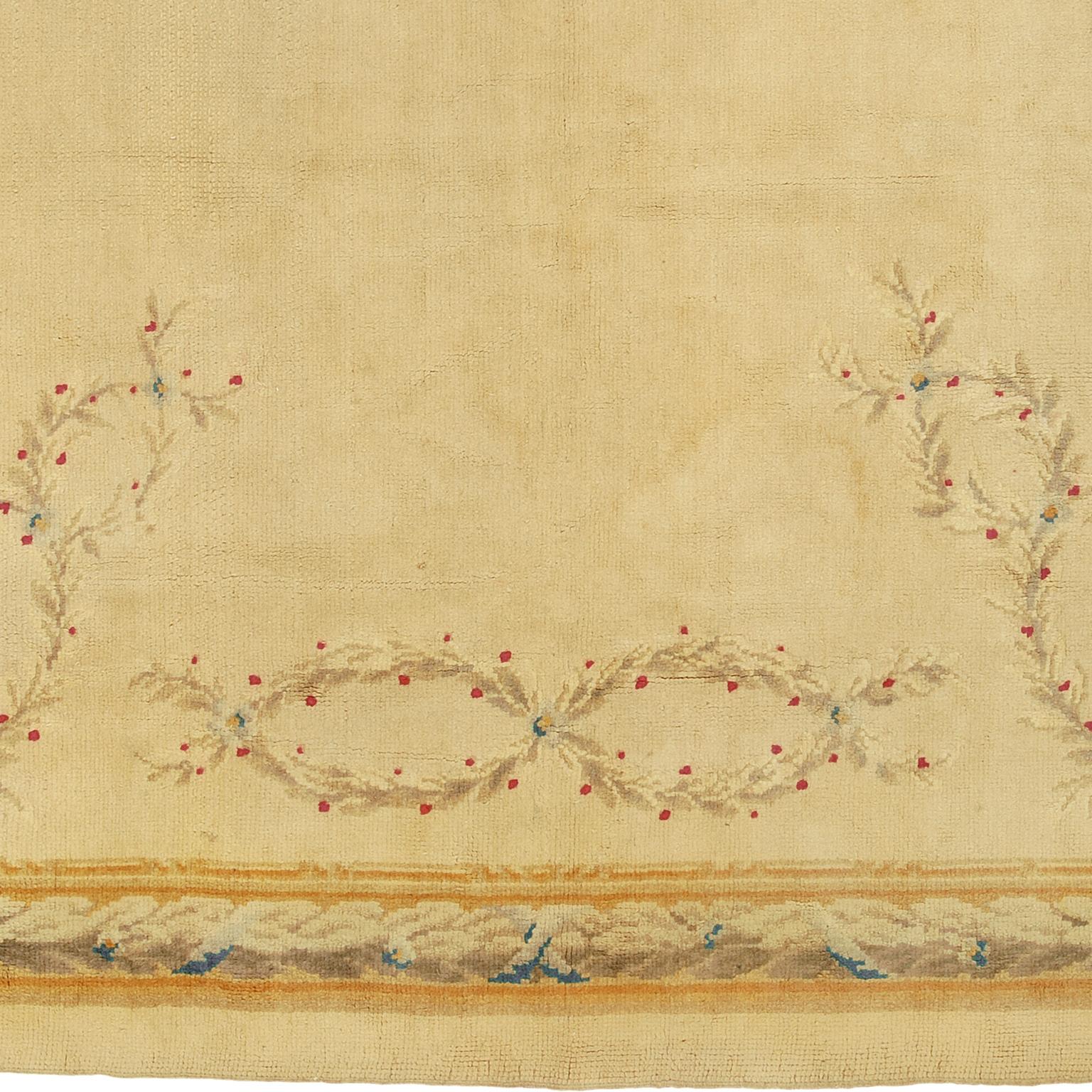 Early 20th Century French Savonnerie Rug In Good Condition For Sale In New York, NY