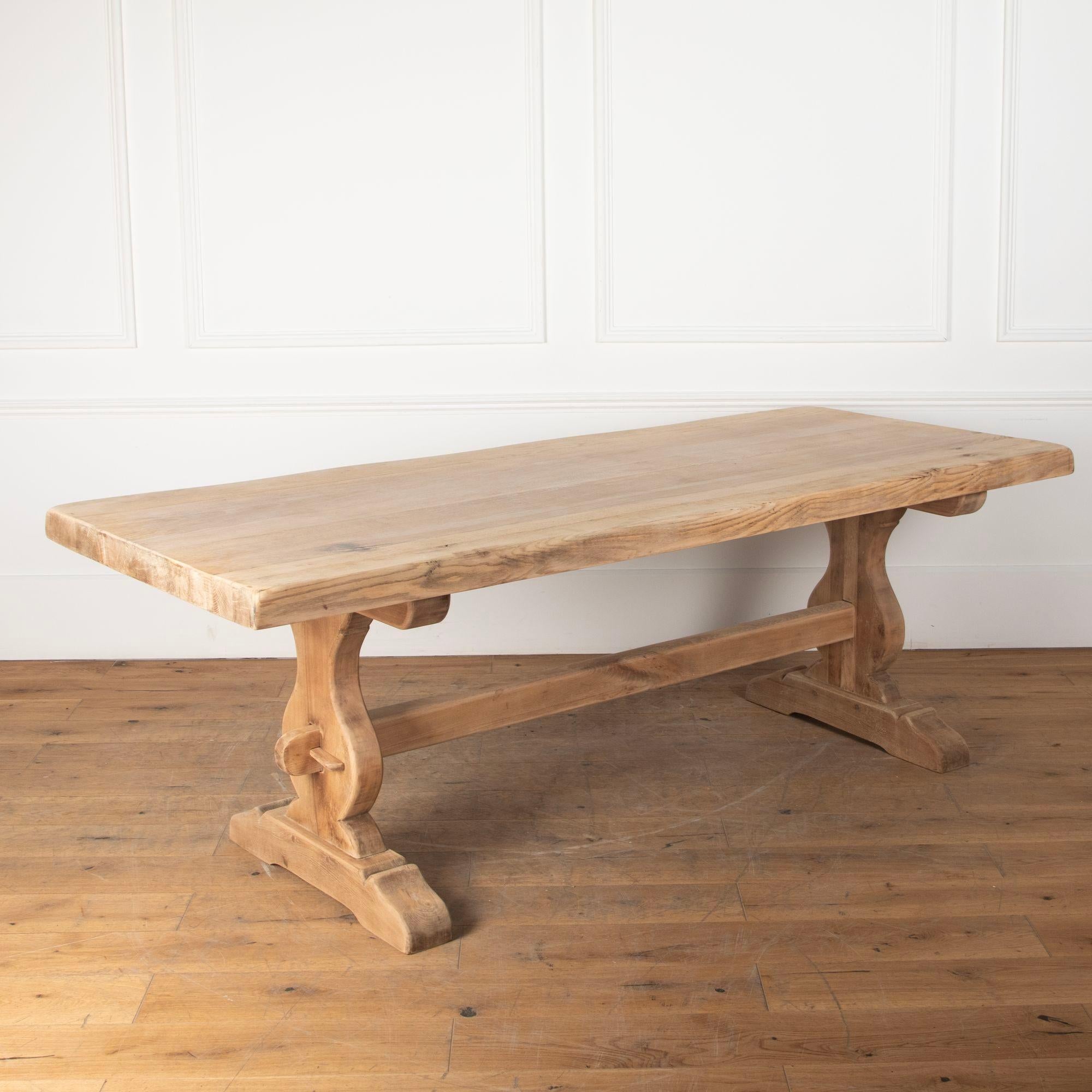 Early 20th Century French Scrubbed Oak Refectory Table In Good Condition In Gloucestershire, GB