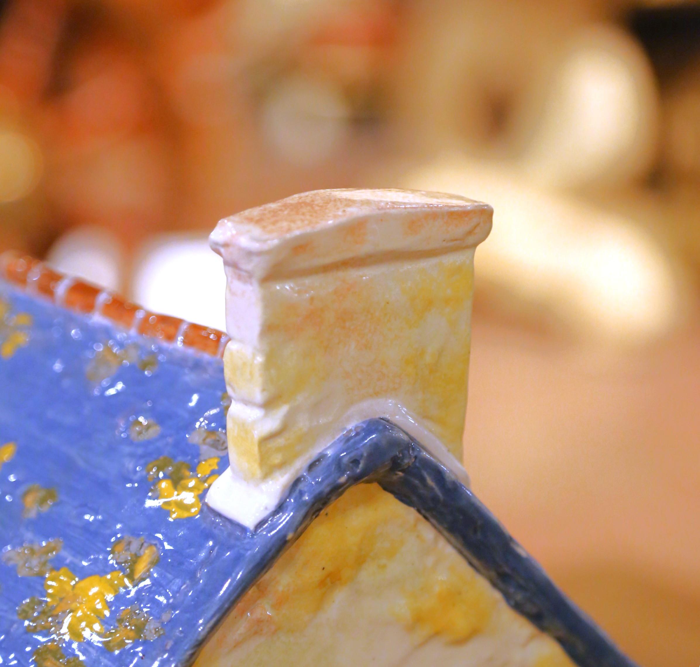 Faenza Casa in maiolica francese di Henriot Quimper dei primi del Novecento in vendita