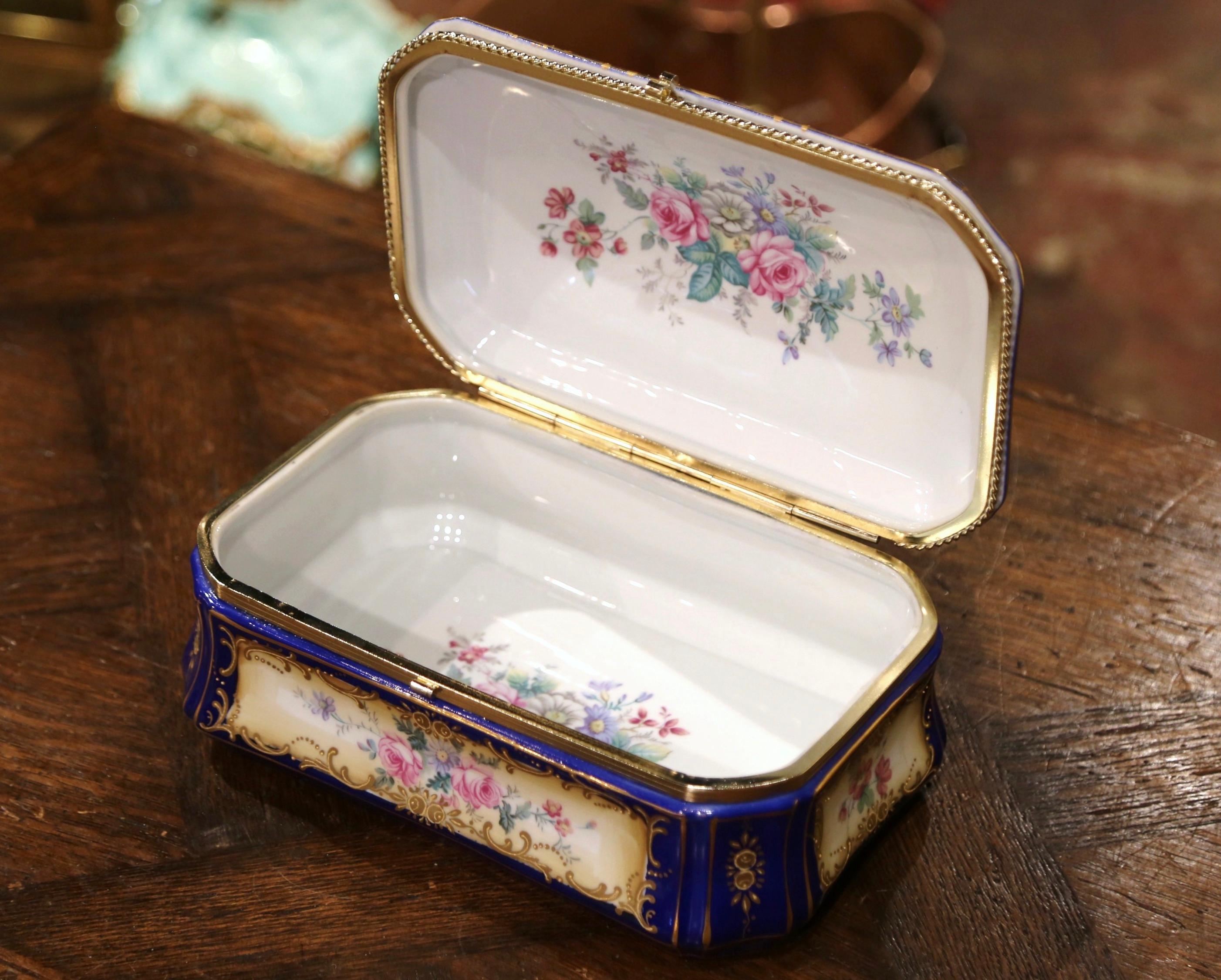 Early 20th Century French Sèvres Painted Porcelain and Gilt Brass Jewelry Box 7