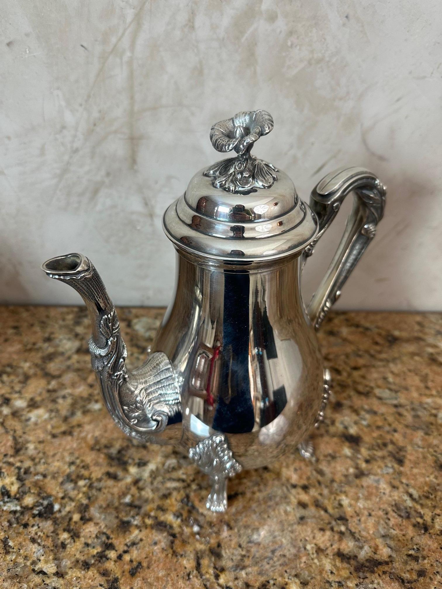 Service à café et à thé en métal argenté de style Rocaille du début du 20e siècle, années 1900 en vente 4