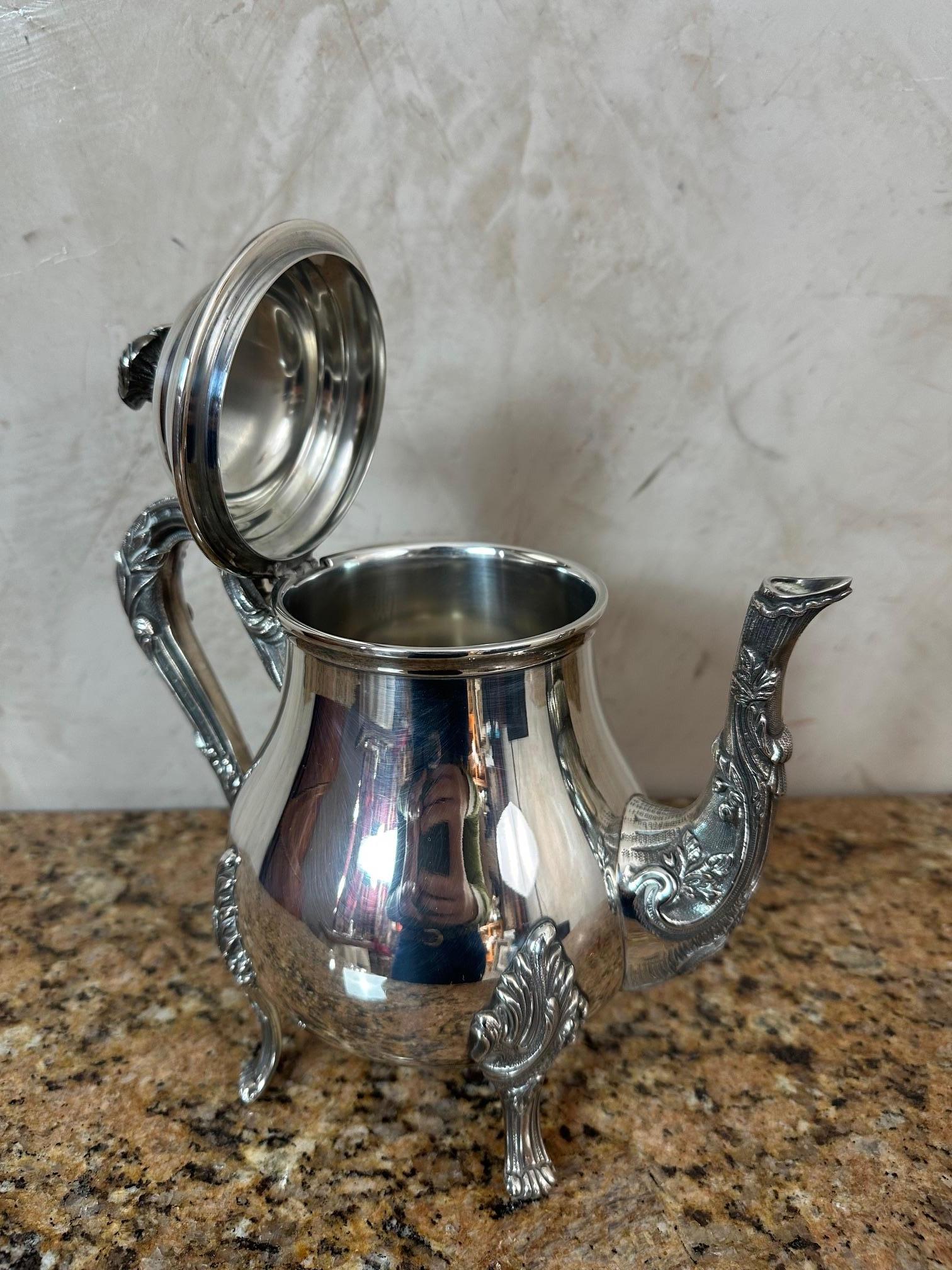 Service à café et à thé en métal argenté de style Rocaille du début du 20e siècle, années 1900 en vente 9