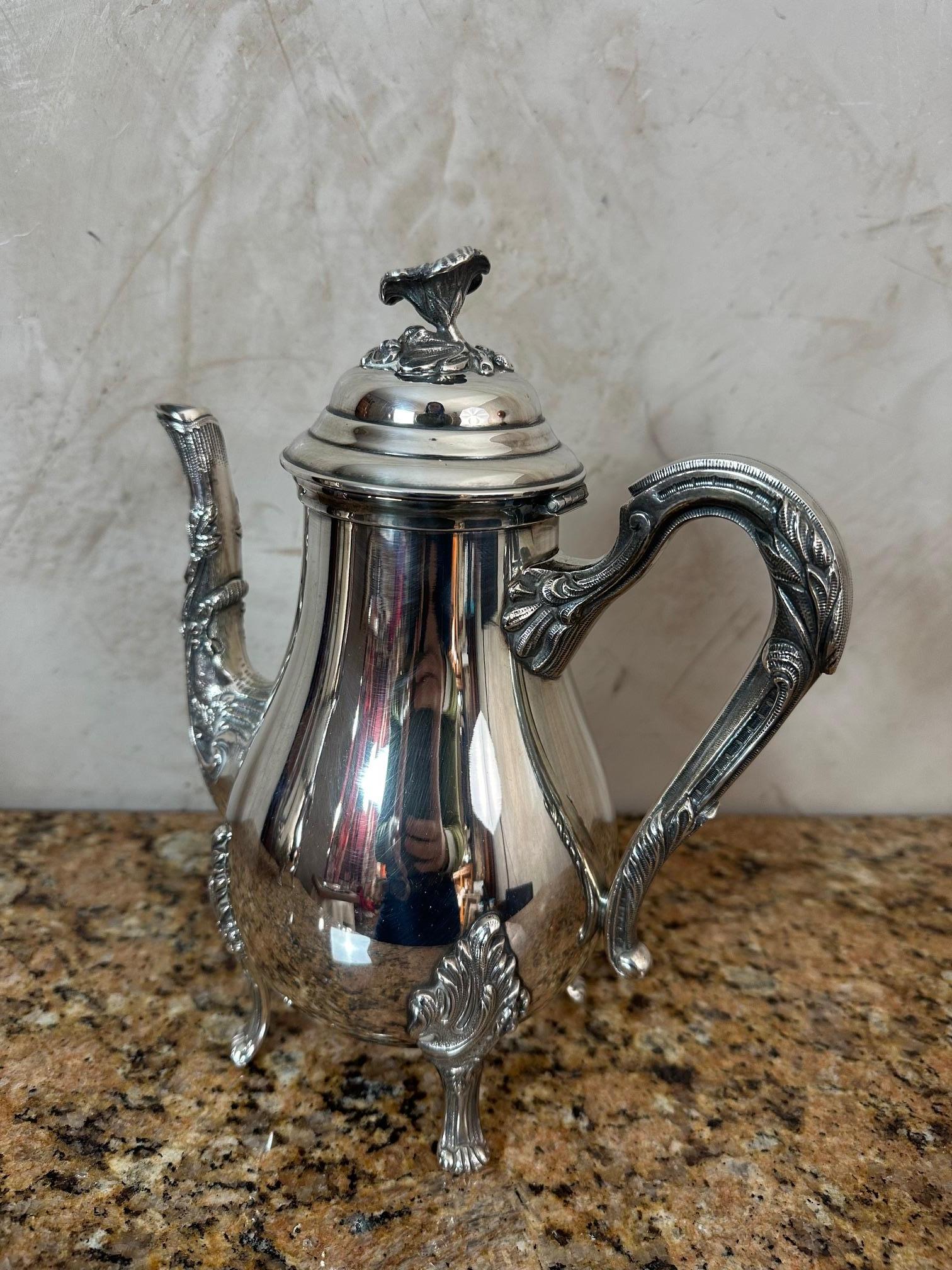 Service à café et à thé en métal argenté de style Rocaille du début du 20e siècle, années 1900 en vente 3