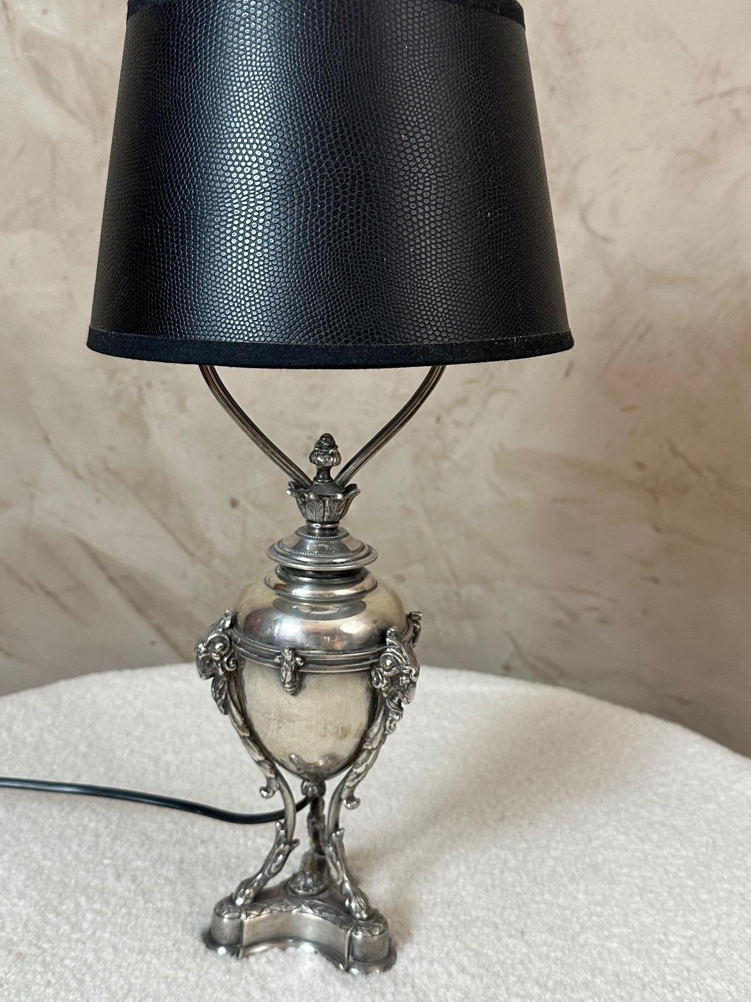 Français Lampe de table en métal argenté française du début du 20e siècle, années 1900 en vente
