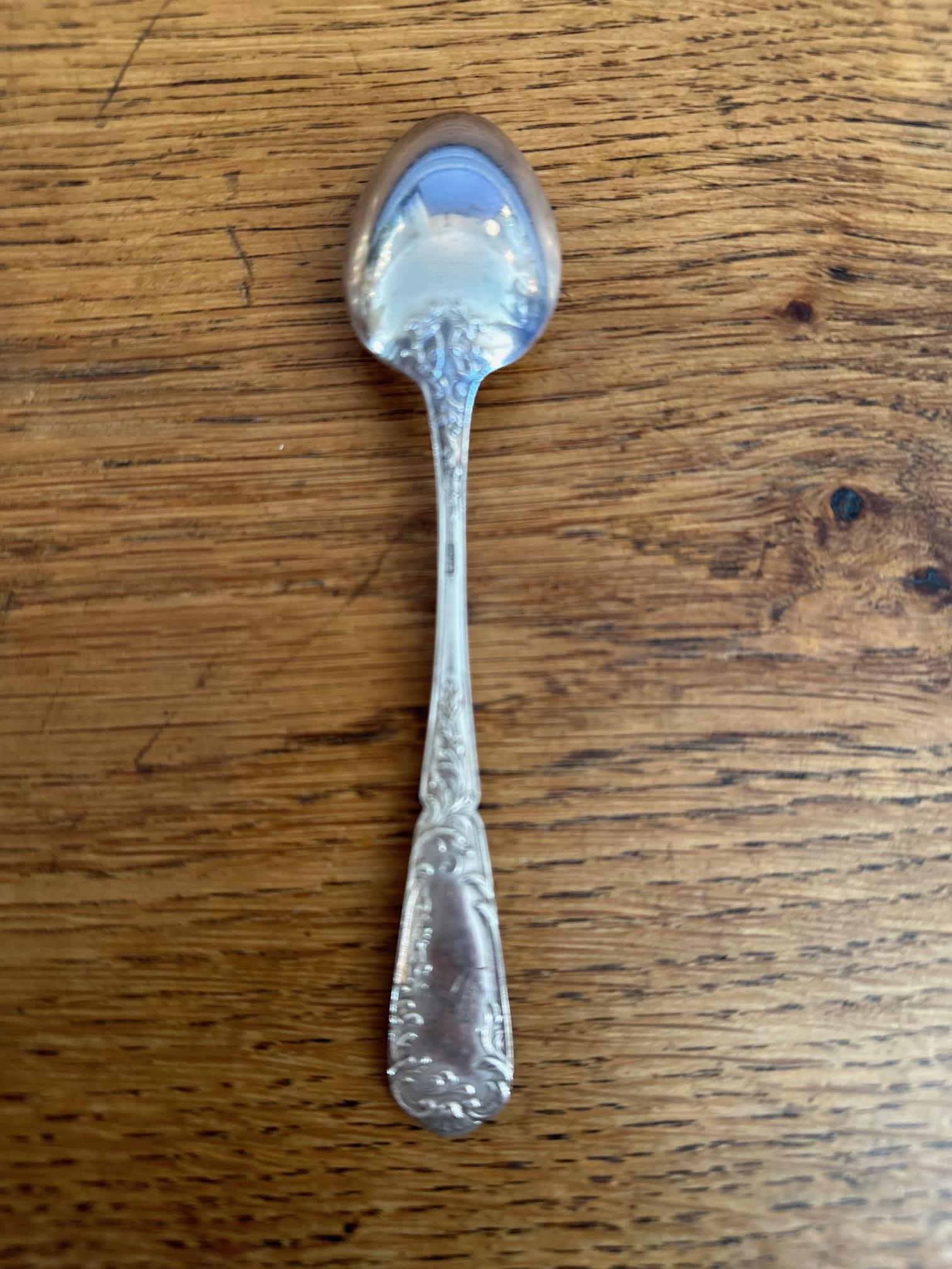 Set di 12 cucchiai e una pinza in argento francese dell'inizio del XX secolo in vendita 7