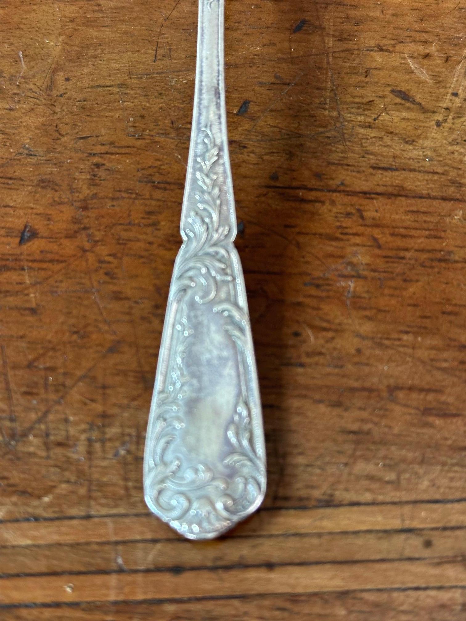 Placcato argento Set di 12 cucchiai e una pinza in argento francese dell'inizio del XX secolo in vendita