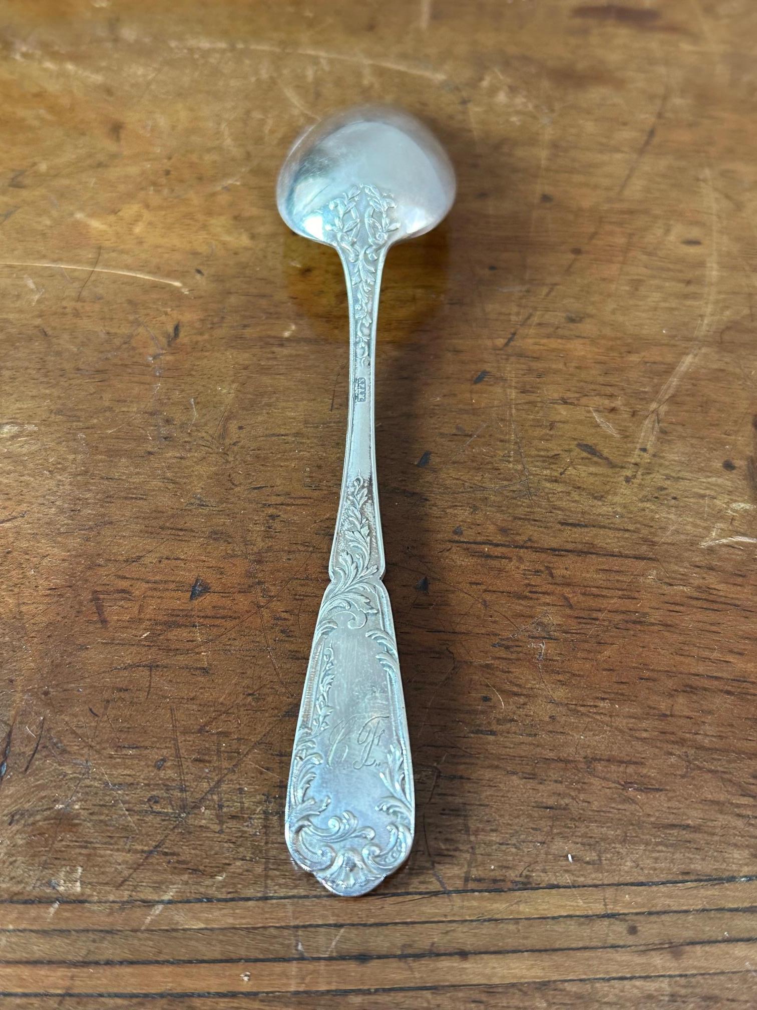 Set di 12 cucchiai e una pinza in argento francese dell'inizio del XX secolo in vendita 1
