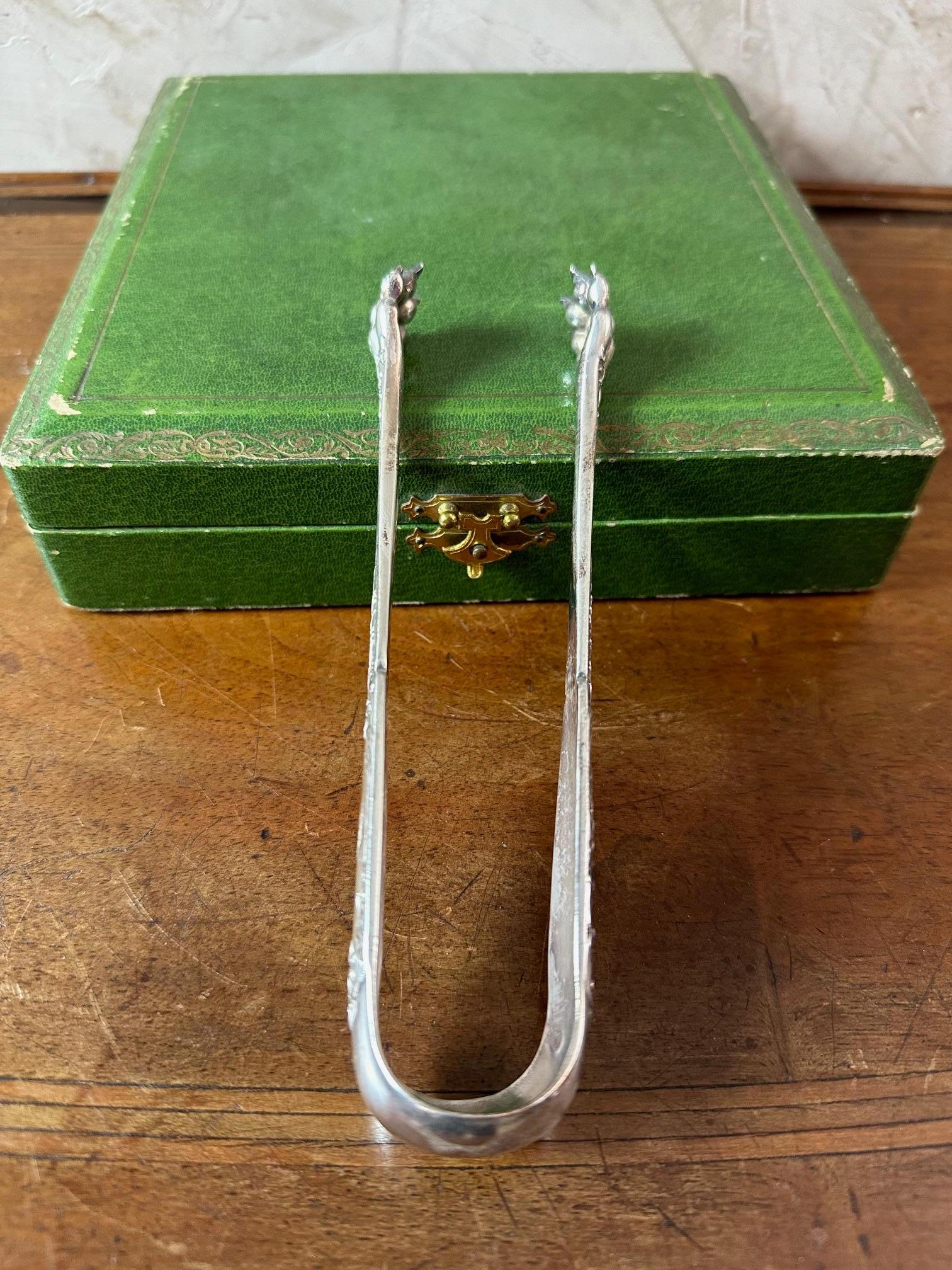 Set di 12 cucchiai e una pinza in argento francese dell'inizio del XX secolo in vendita 4