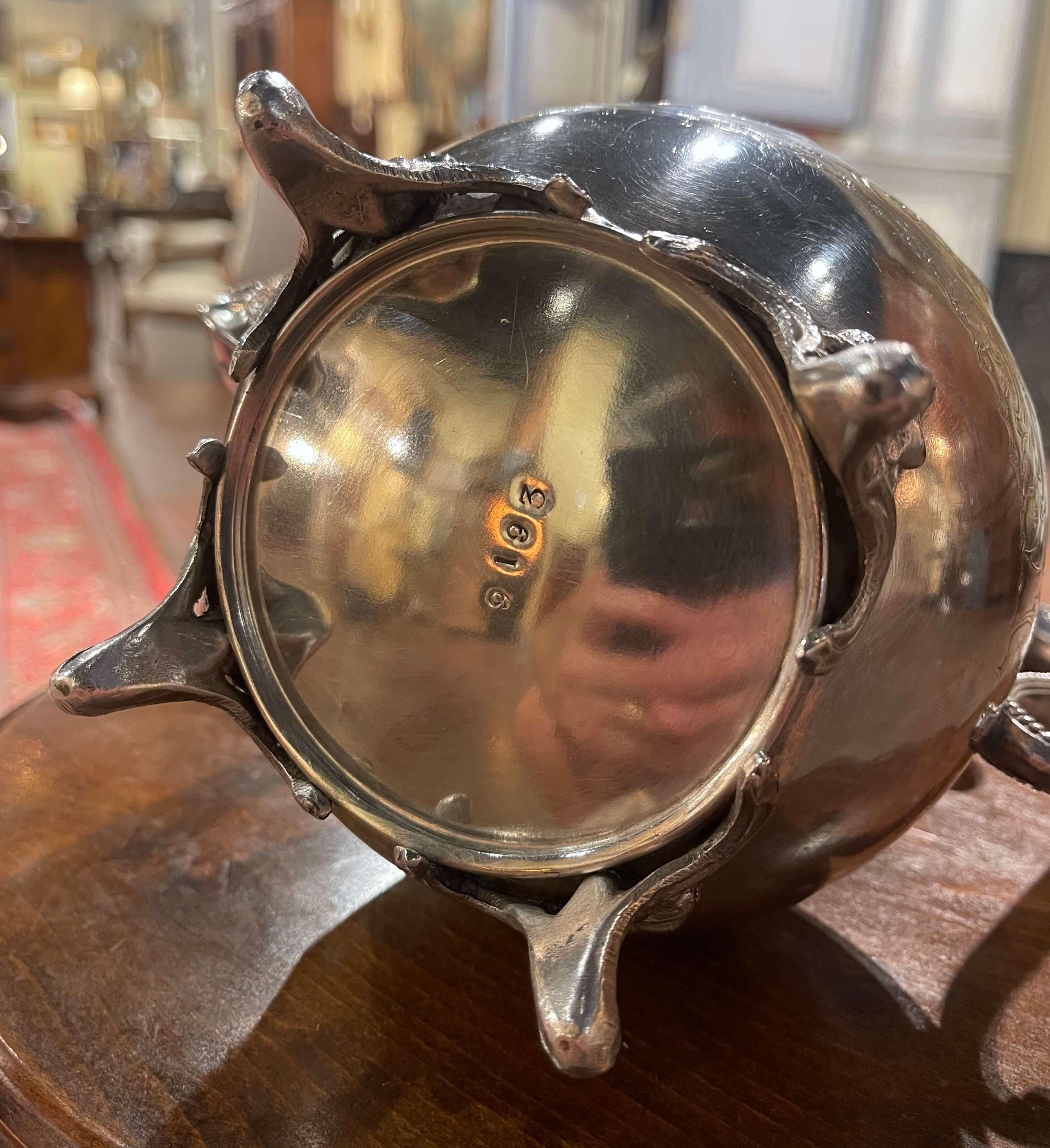 Early 20th Century French Silver Plated Teapot or Coffeepot with Engraved Motifs 5