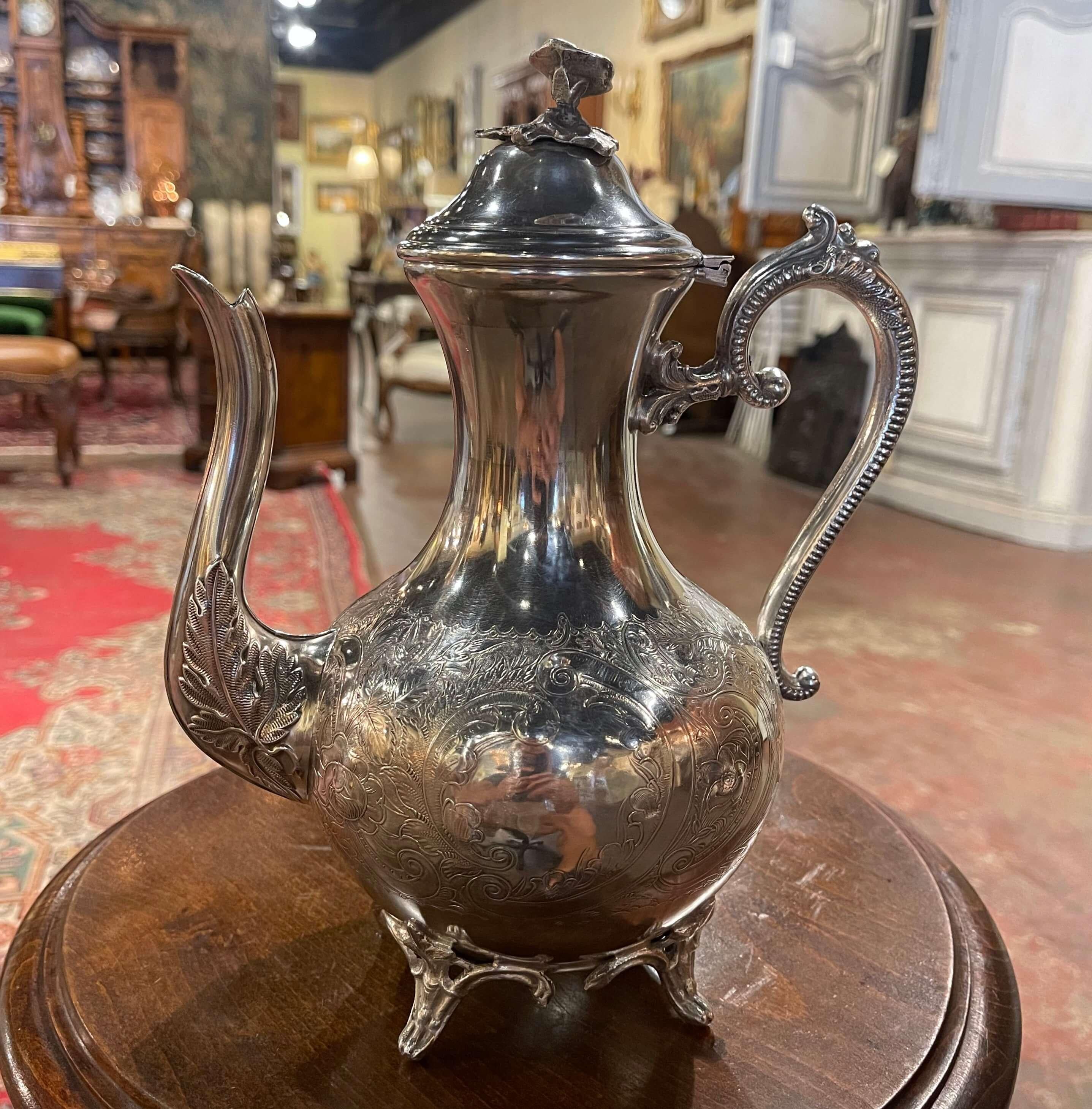 Early 20th Century French Silver Plated Teapot or Coffeepot with Engraved Motifs In Excellent Condition In Dallas, TX