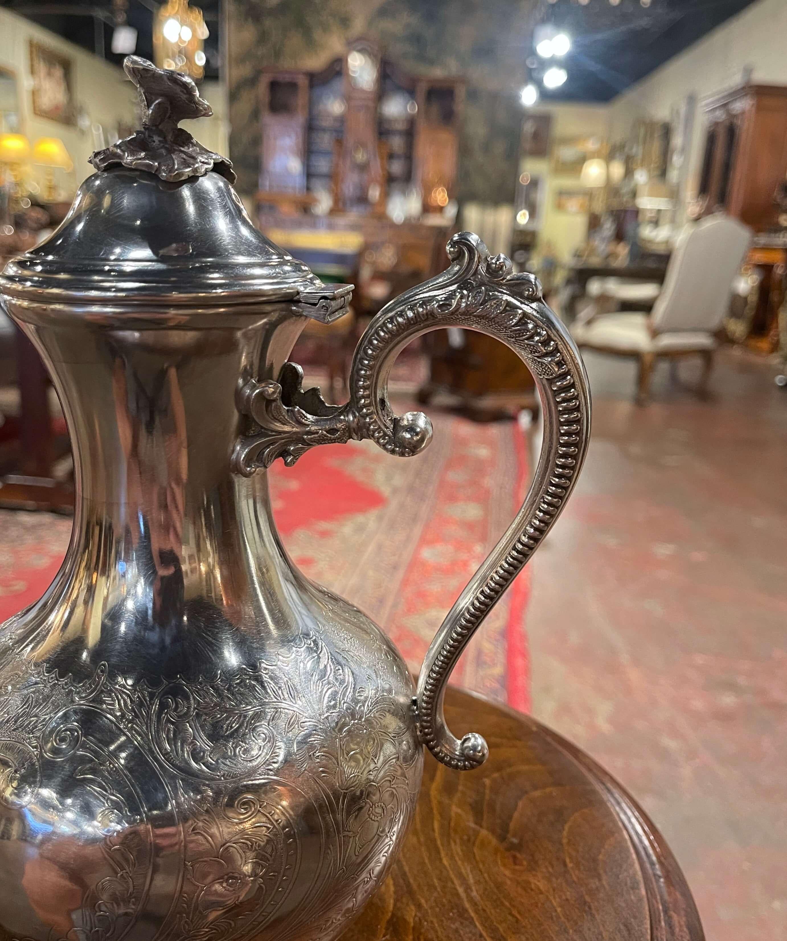 Early 20th Century French Silver Plated Teapot or Coffeepot with Engraved Motifs 1