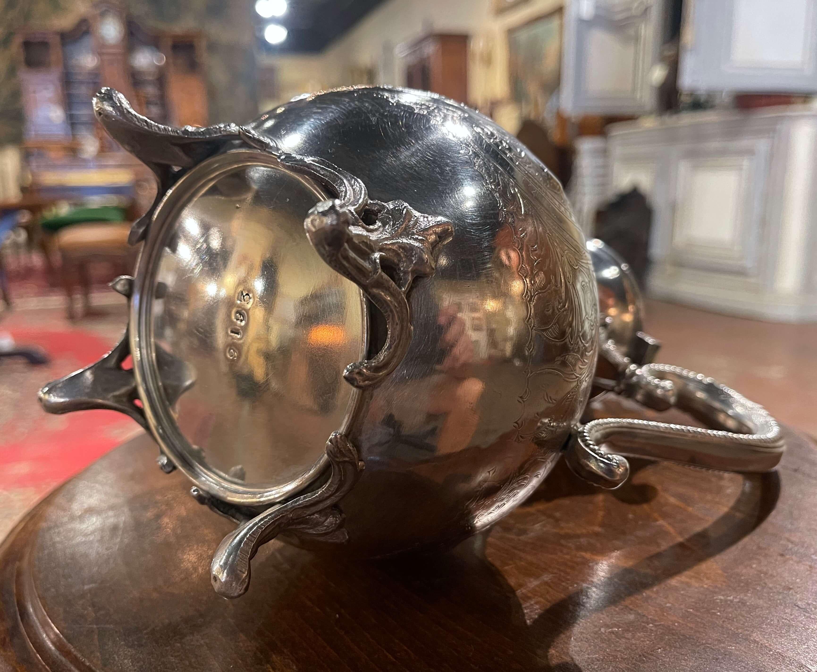 Early 20th Century French Silver Plated Teapot or Coffeepot with Engraved Motifs 4