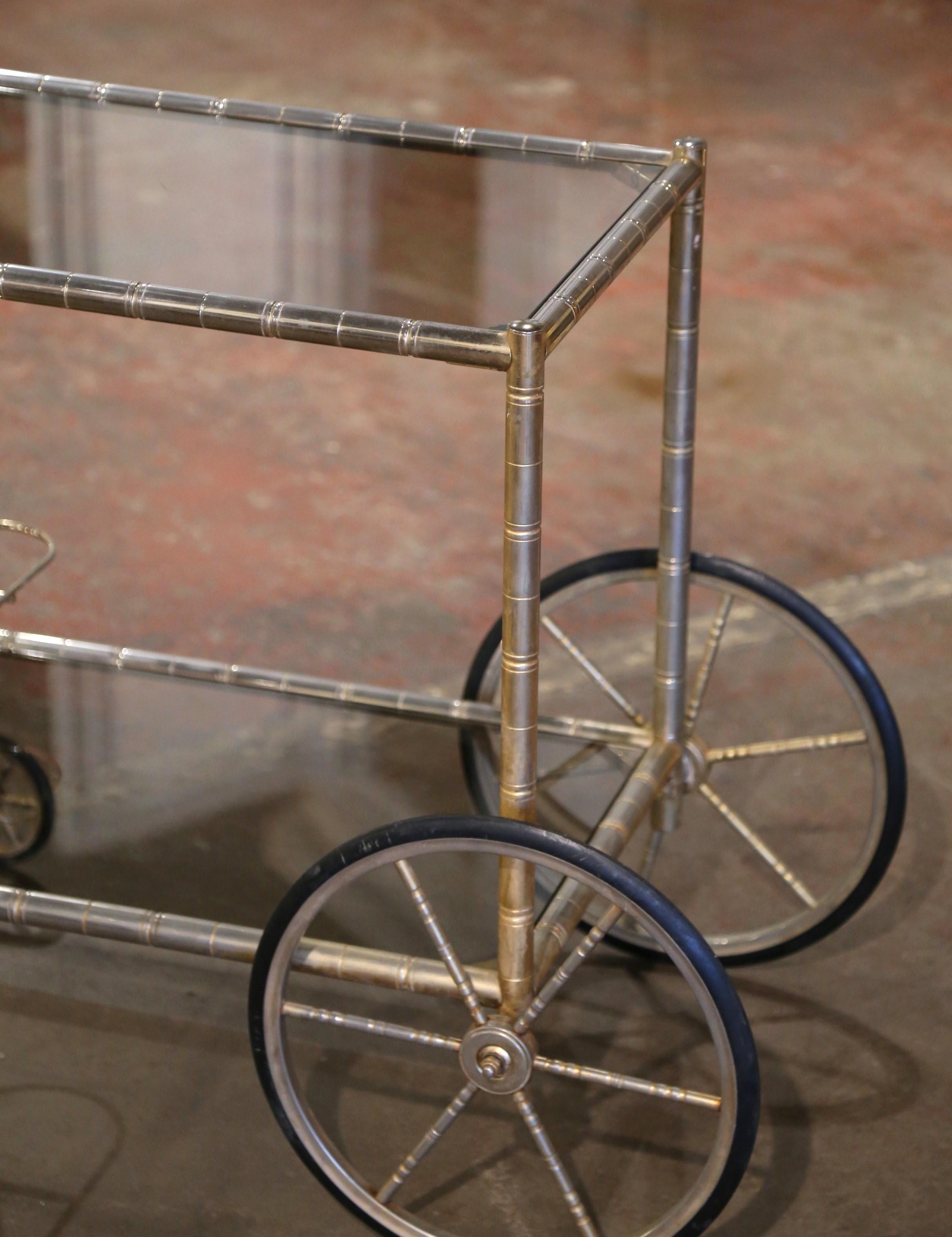 Français Chariot de bar français du début du 20ème siècle en laiton argenté et faux bambou style Bagues en vente
