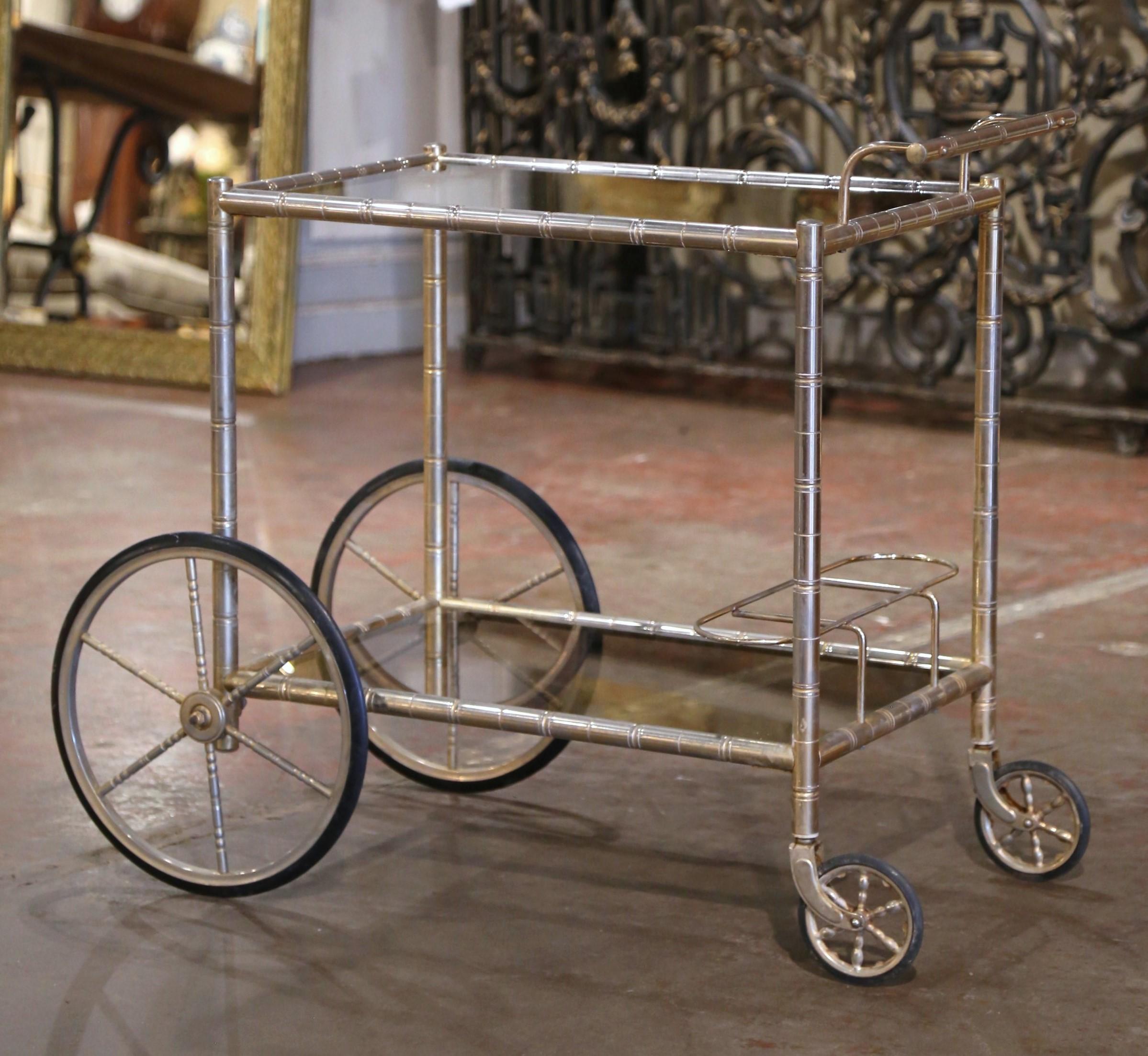 Verre fumé Chariot de bar français du début du 20ème siècle en laiton argenté et faux bambou style Bagues en vente