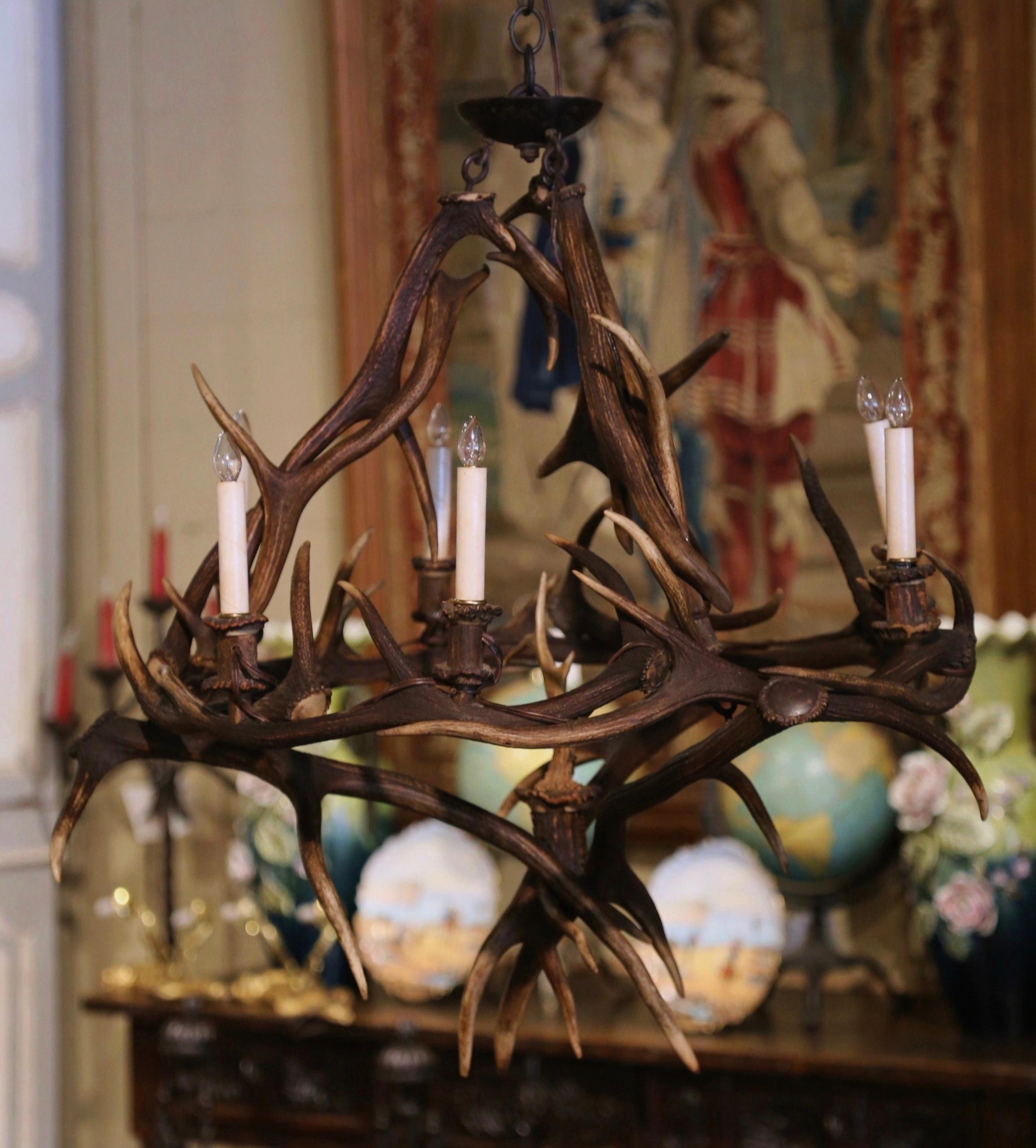 Early 20th Century French  Six-Light Deer Antler Horn Chandelier In Excellent Condition For Sale In Dallas, TX