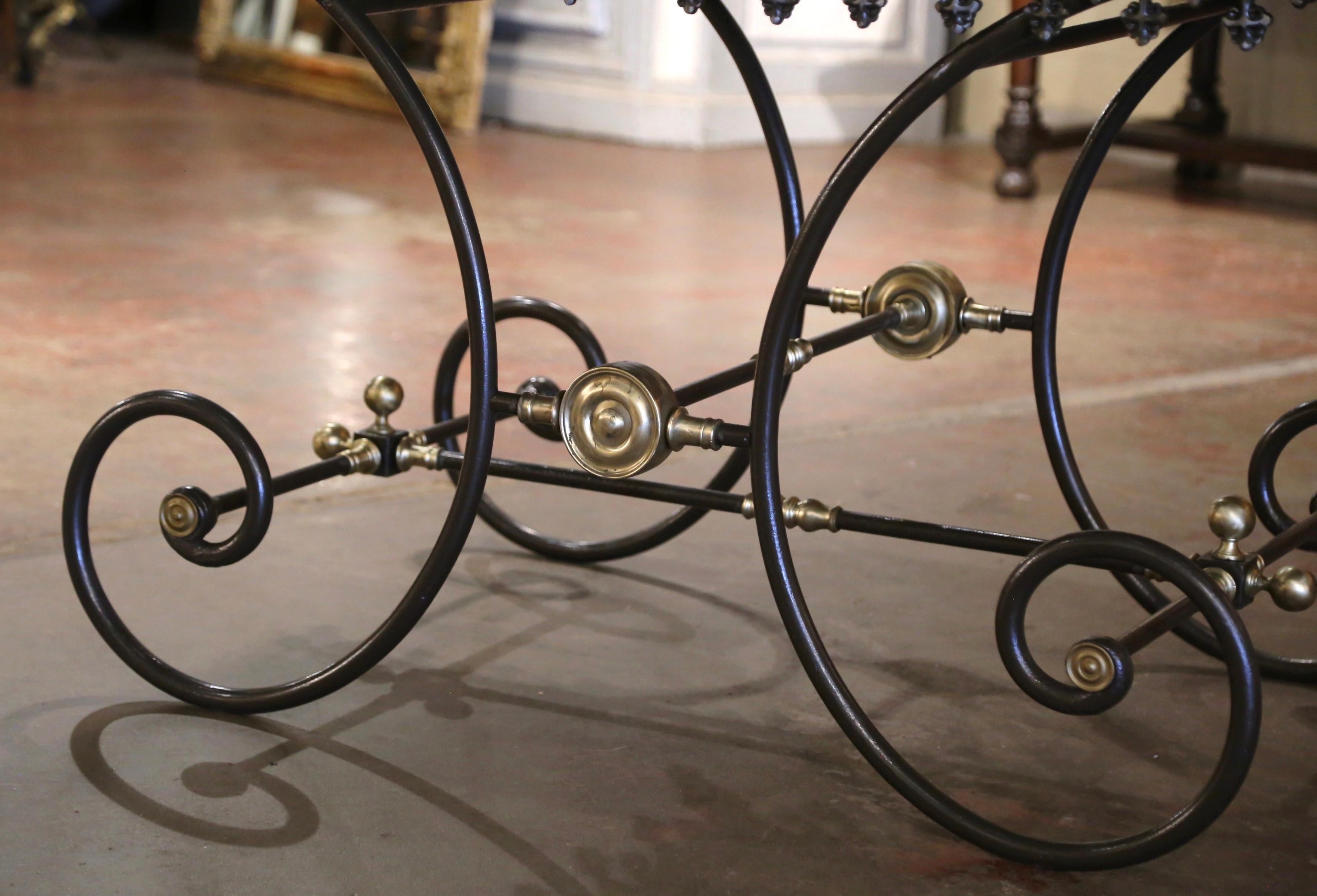 Forgé Table de pâtisserie française du début du 20e siècle avec plateau en ardoise et montures en bronze en vente