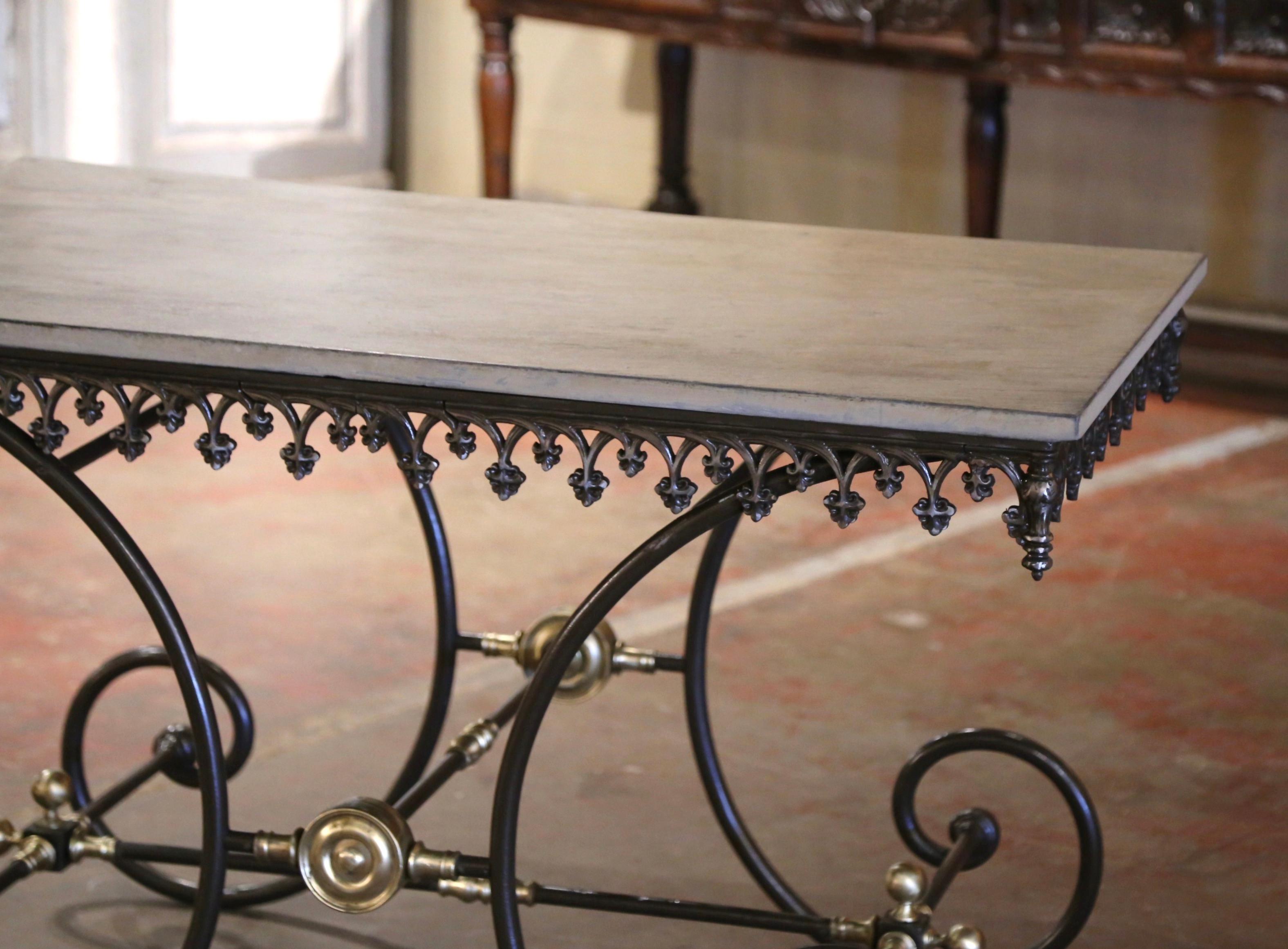20ième siècle Table de pâtisserie française du début du 20e siècle avec plateau en ardoise et montures en bronze en vente