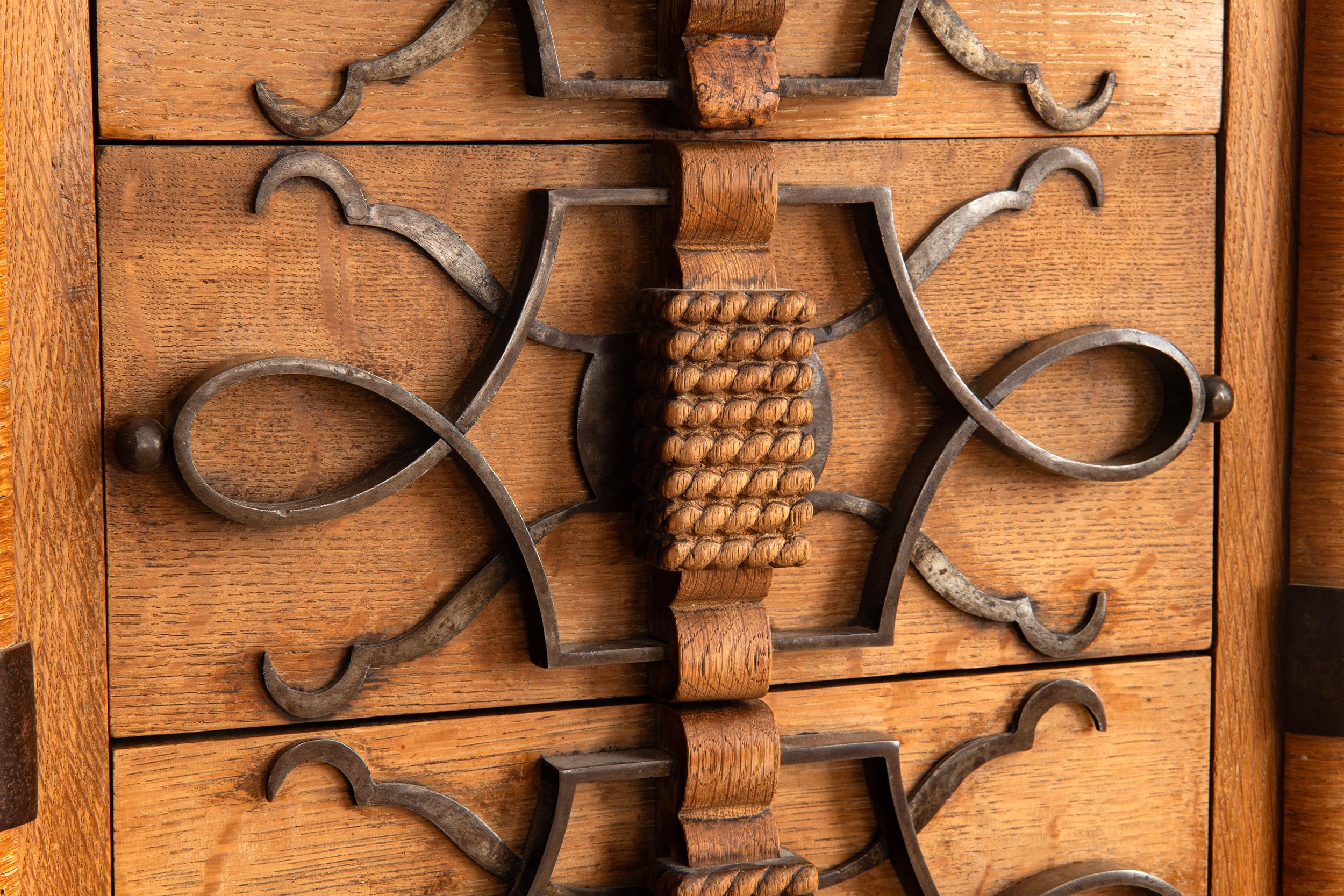 Quercia Early 20th Century French Solid Oak and Iron Sideboard in vendita