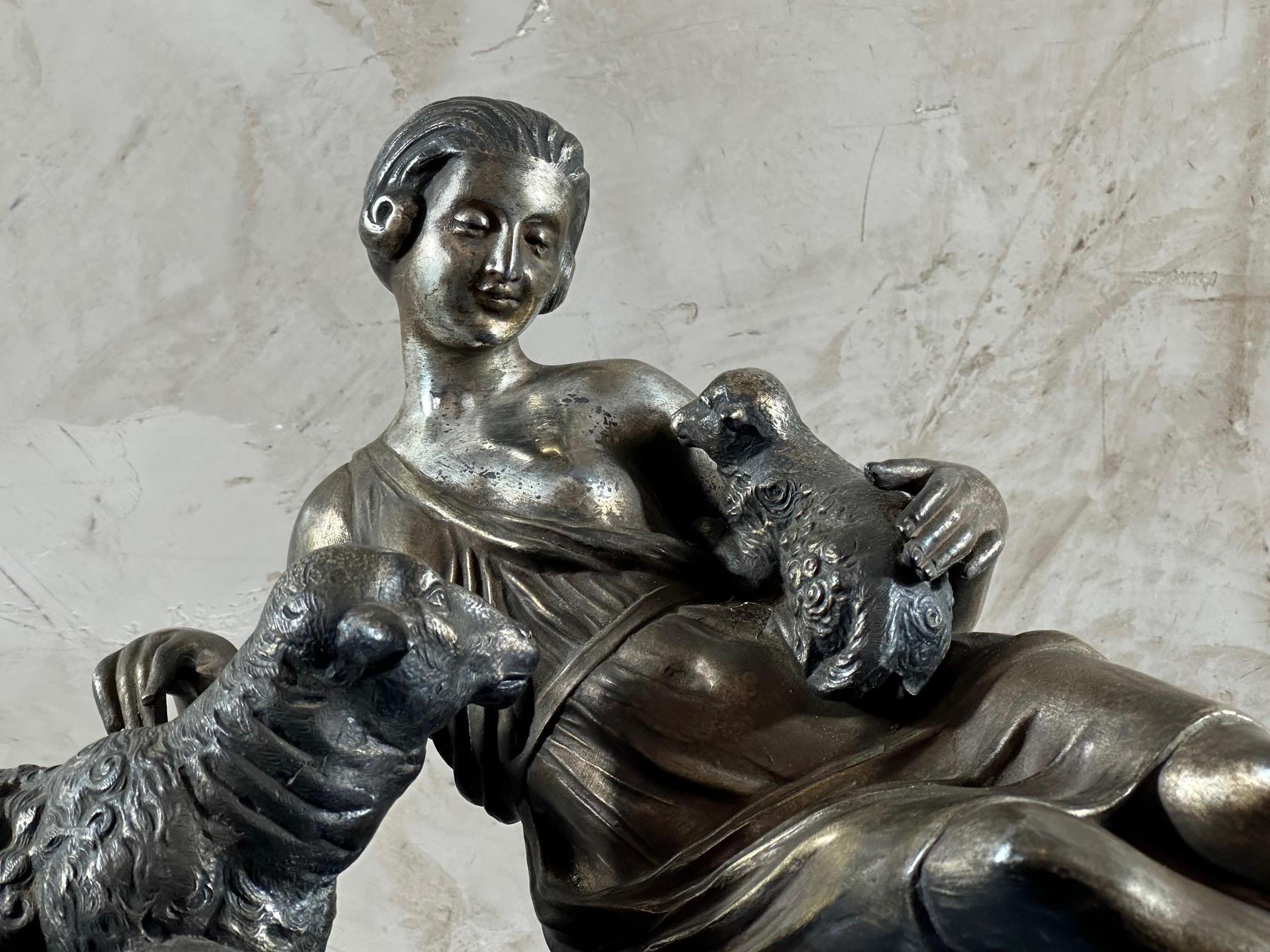 Francese Statua Art nouveau francese in marmo e spelta dei primi del Novecento, anni '25 in vendita