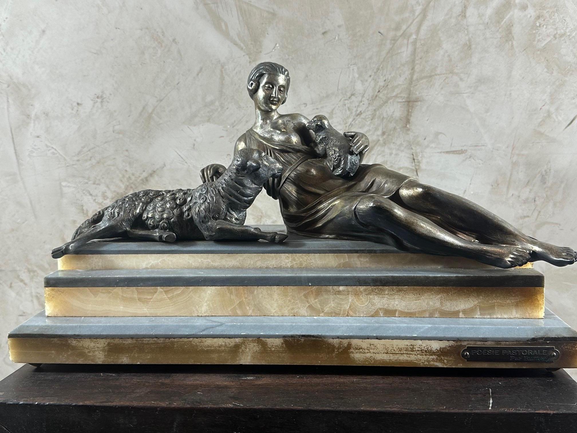 Inizio XX secolo Statua Art nouveau francese in marmo e spelta dei primi del Novecento, anni '25 in vendita