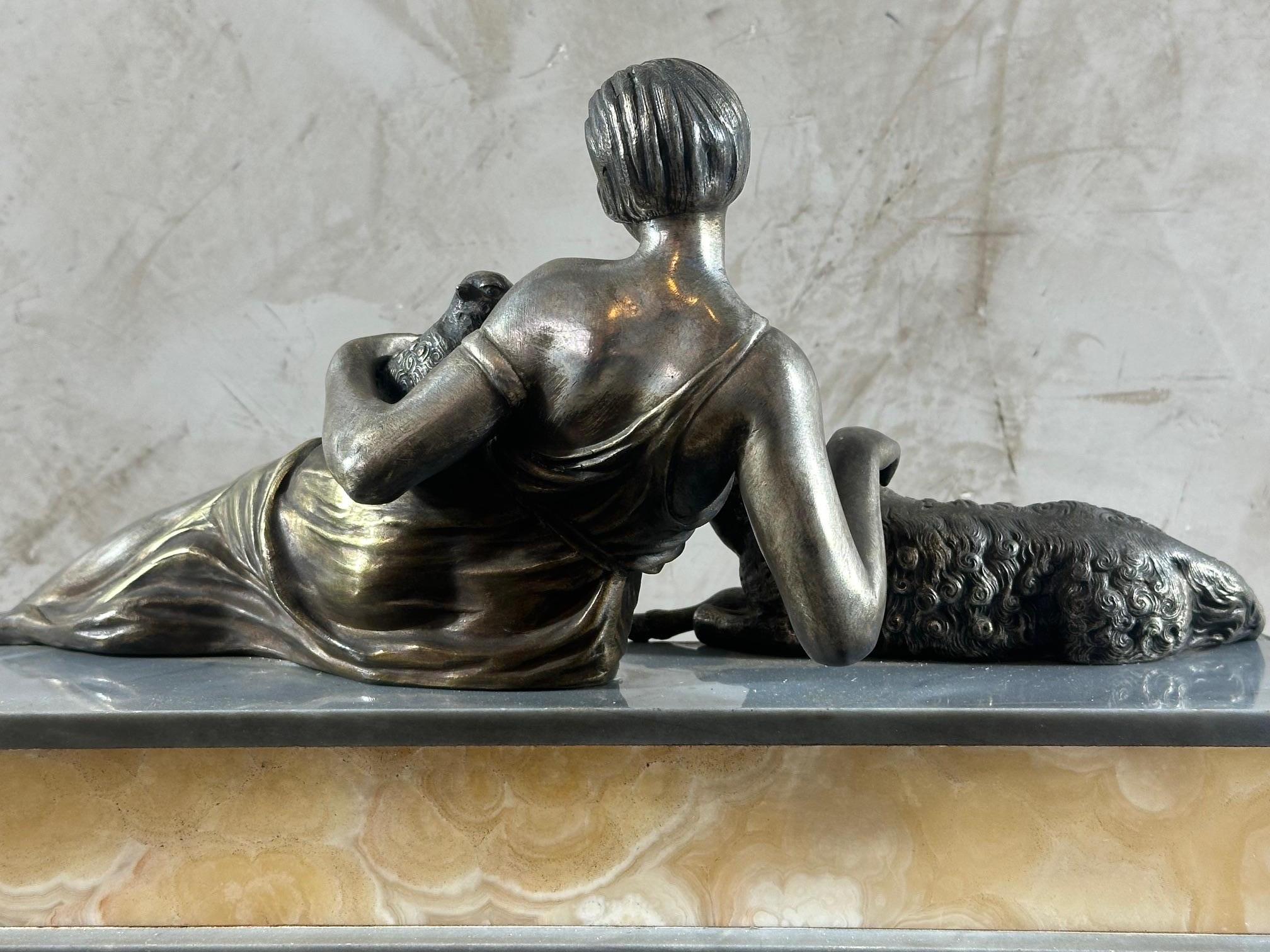 Statua Art nouveau francese in marmo e spelta dei primi del Novecento, anni '25 in vendita 1