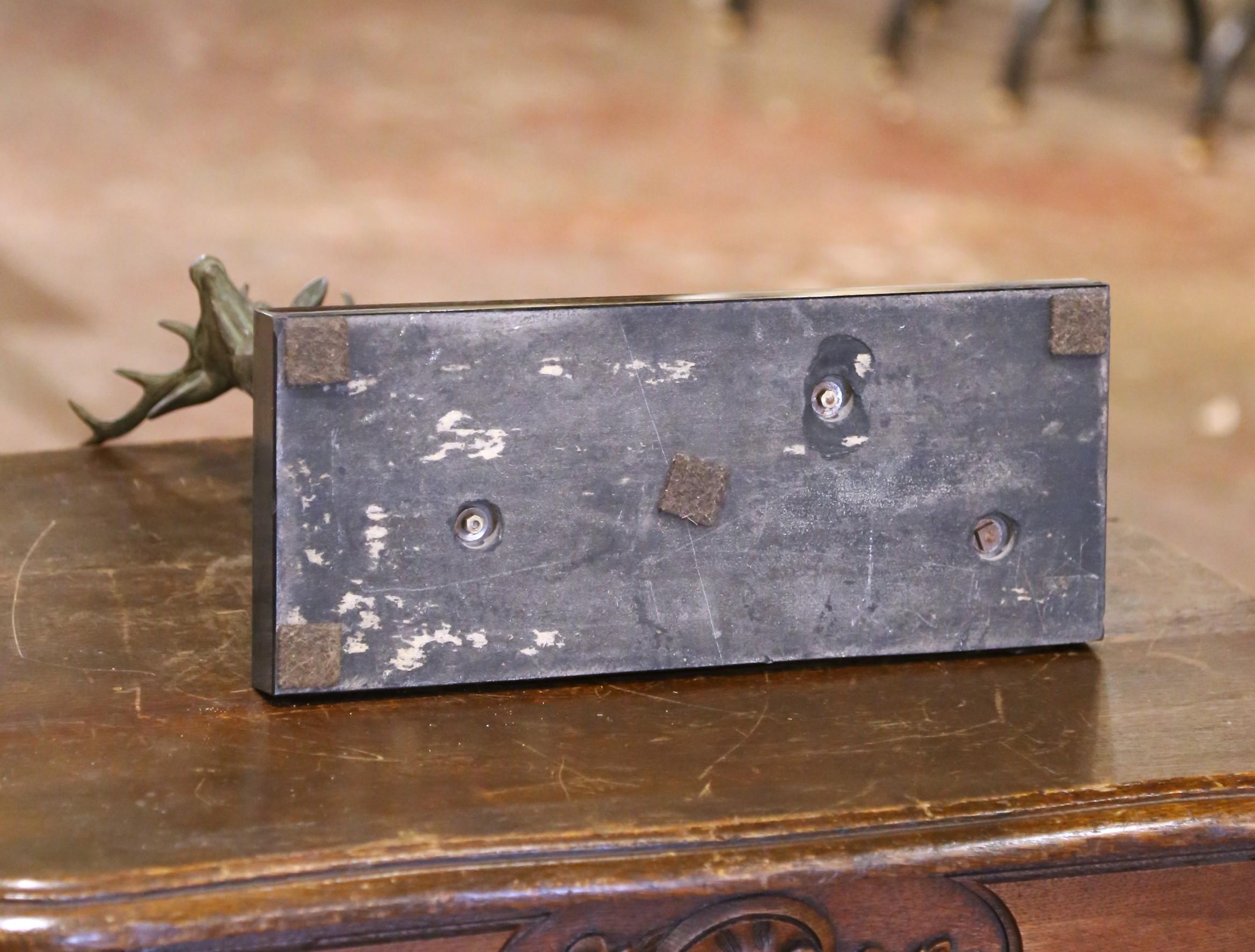 Scultura di cervo in spelta francese dei primi del Novecento su base di marmo firmata M. Leducq in vendita 3