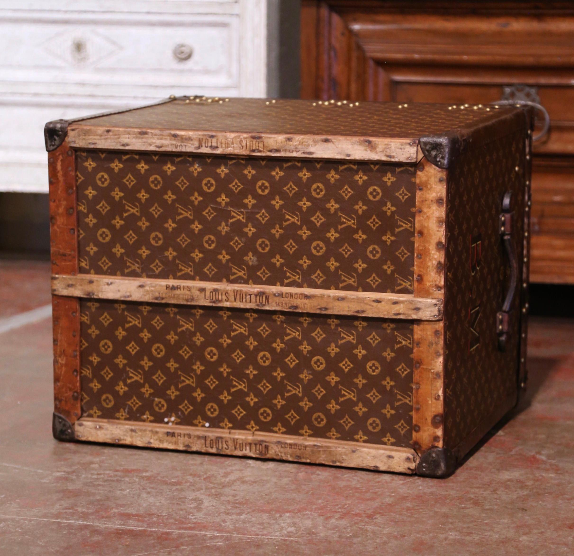 Early 20th Century French Stencil and Monogram Louis Vuitton Leather Hat Trunk 8