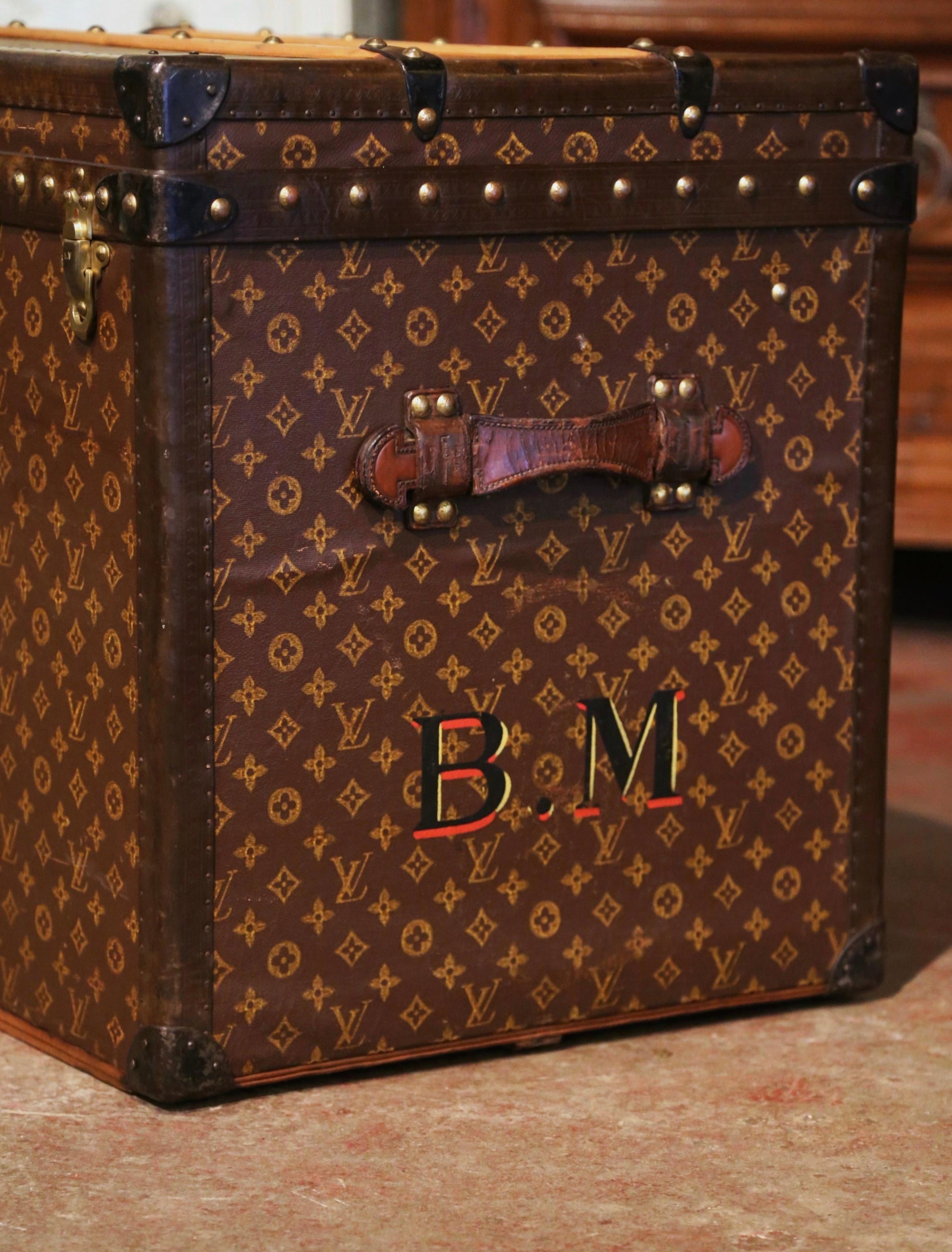 Early 20th Century French Stencil and Monogram Louis Vuitton Leather Hat Trunk In Excellent Condition In Dallas, TX