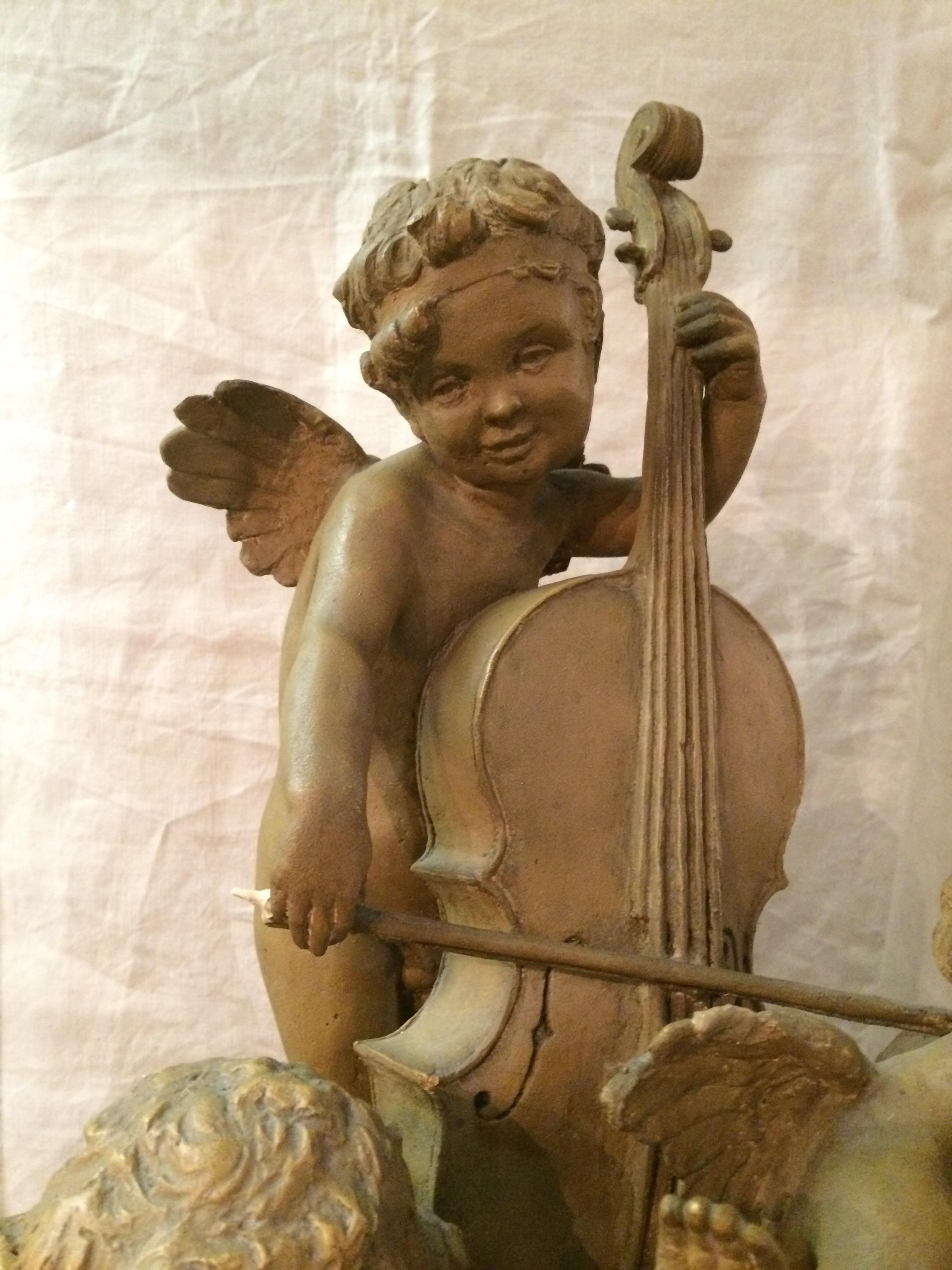 Français Statue d'anges musiciens en terre cuite du début du 20e siècle signée Delaspre