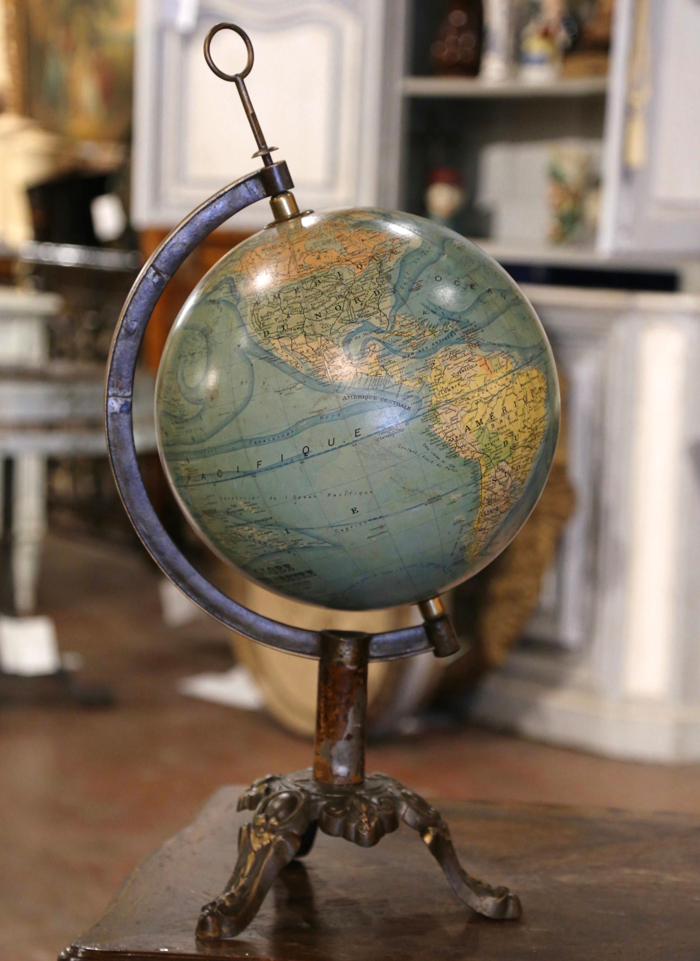 20ième siècle Globe terrestre français du début du 20e siècle sur base en fer par J. Forest, Paris en vente