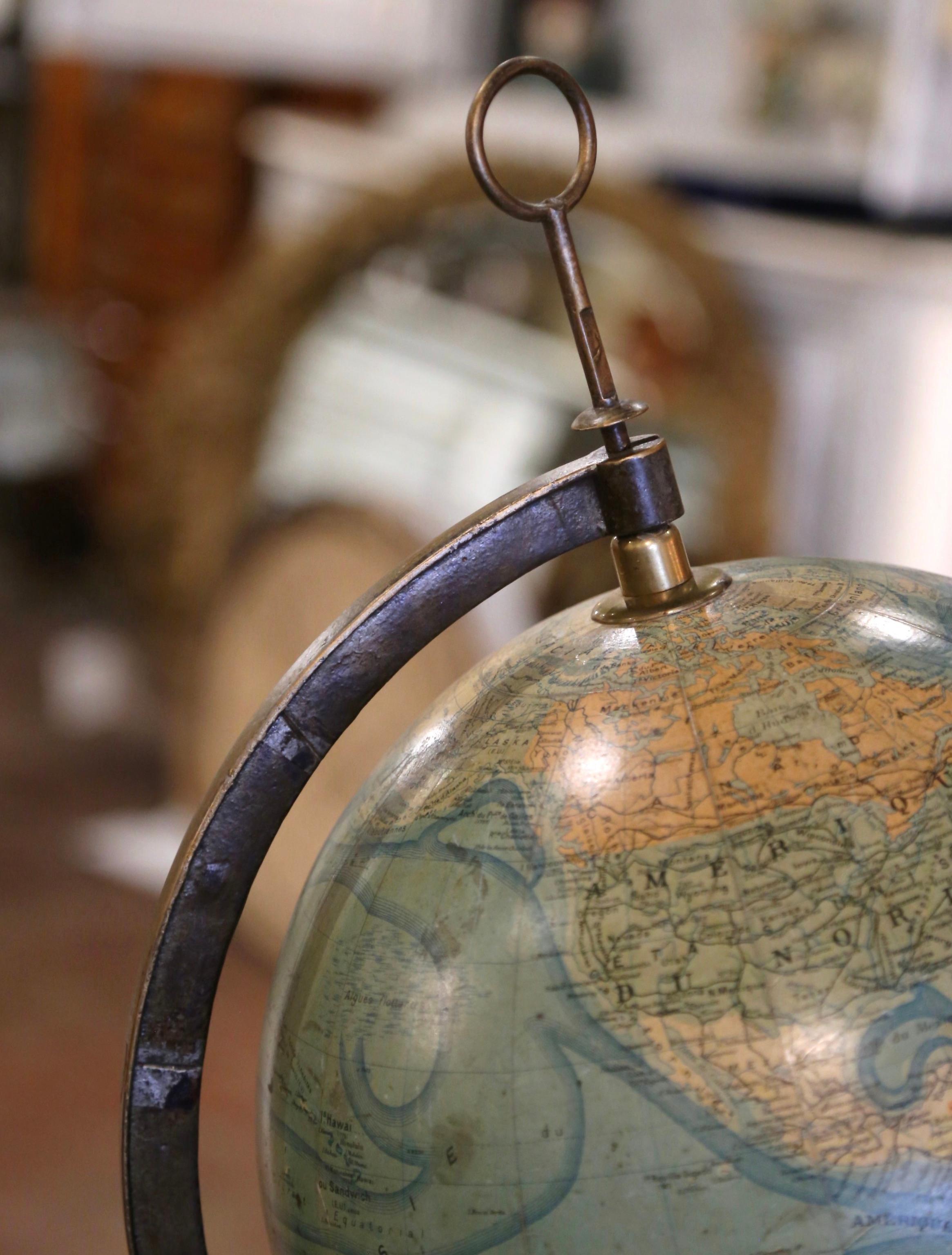 Laiton Globe terrestre français du début du 20e siècle sur base en fer par J. Forest, Paris en vente