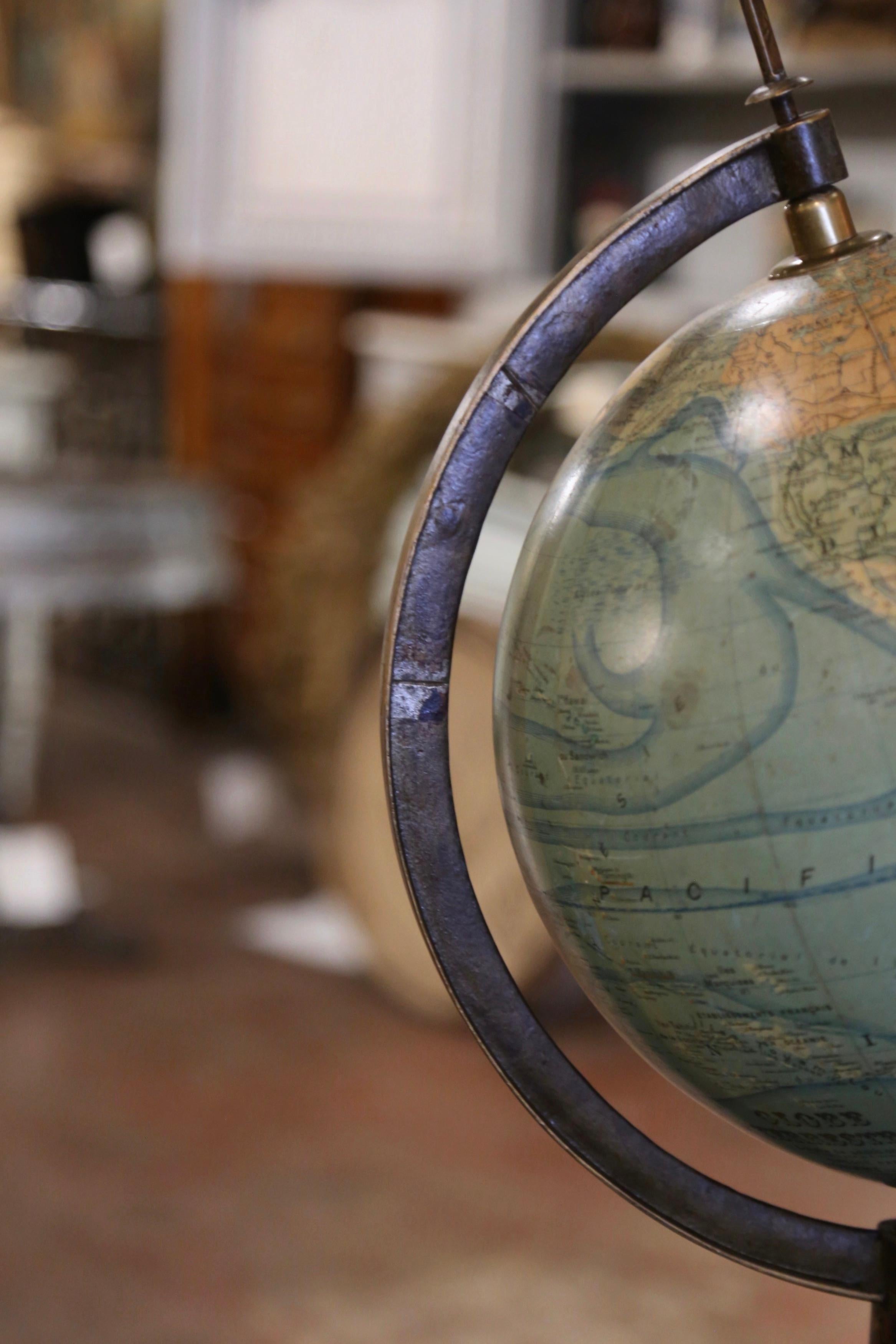 Globe terrestre français du début du 20e siècle sur base en fer par J. Forest, Paris en vente 1