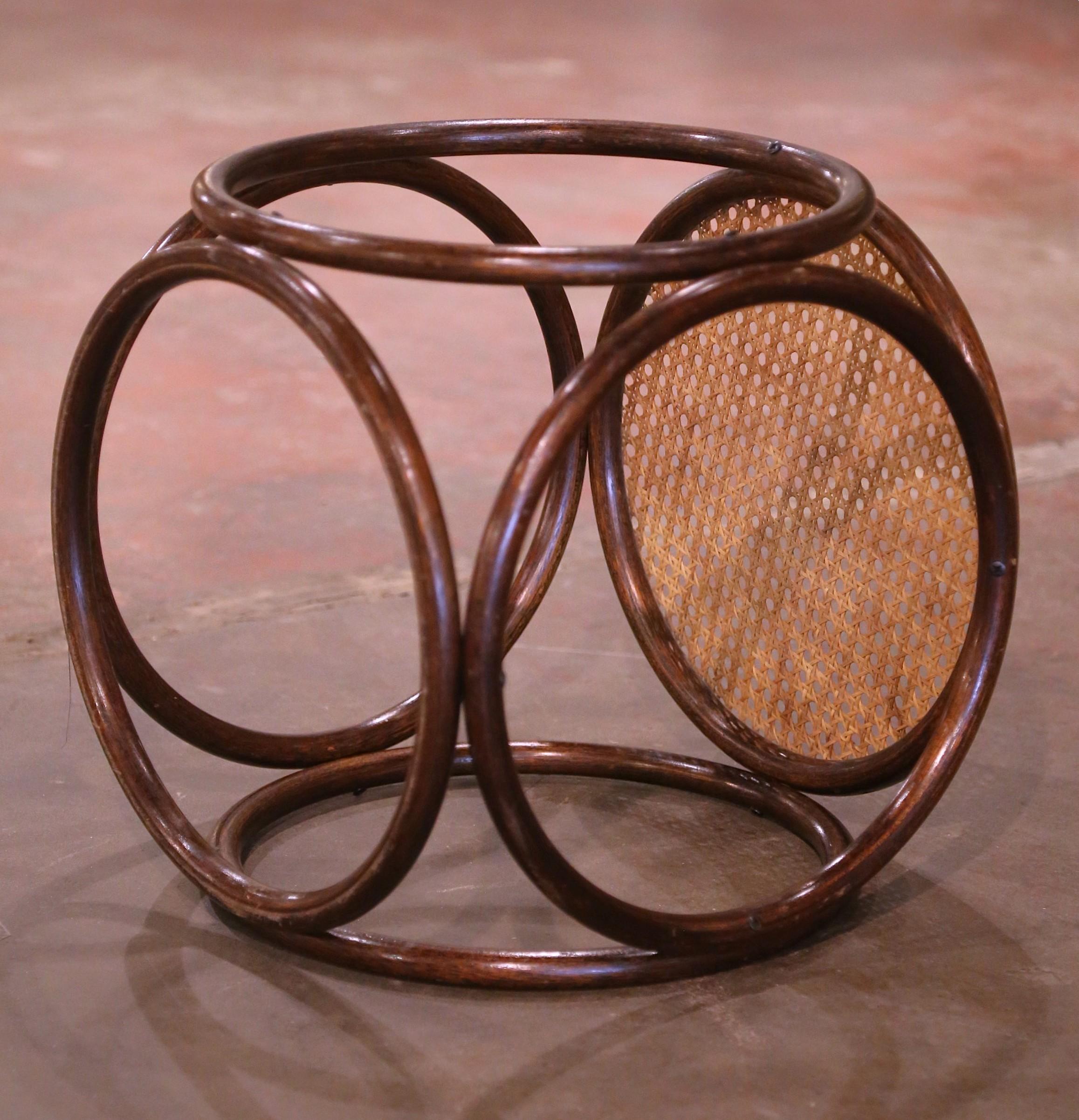 Tabouret en bois et canne de style Thonet du début du 20e siècle Excellent état - En vente à Dallas, TX