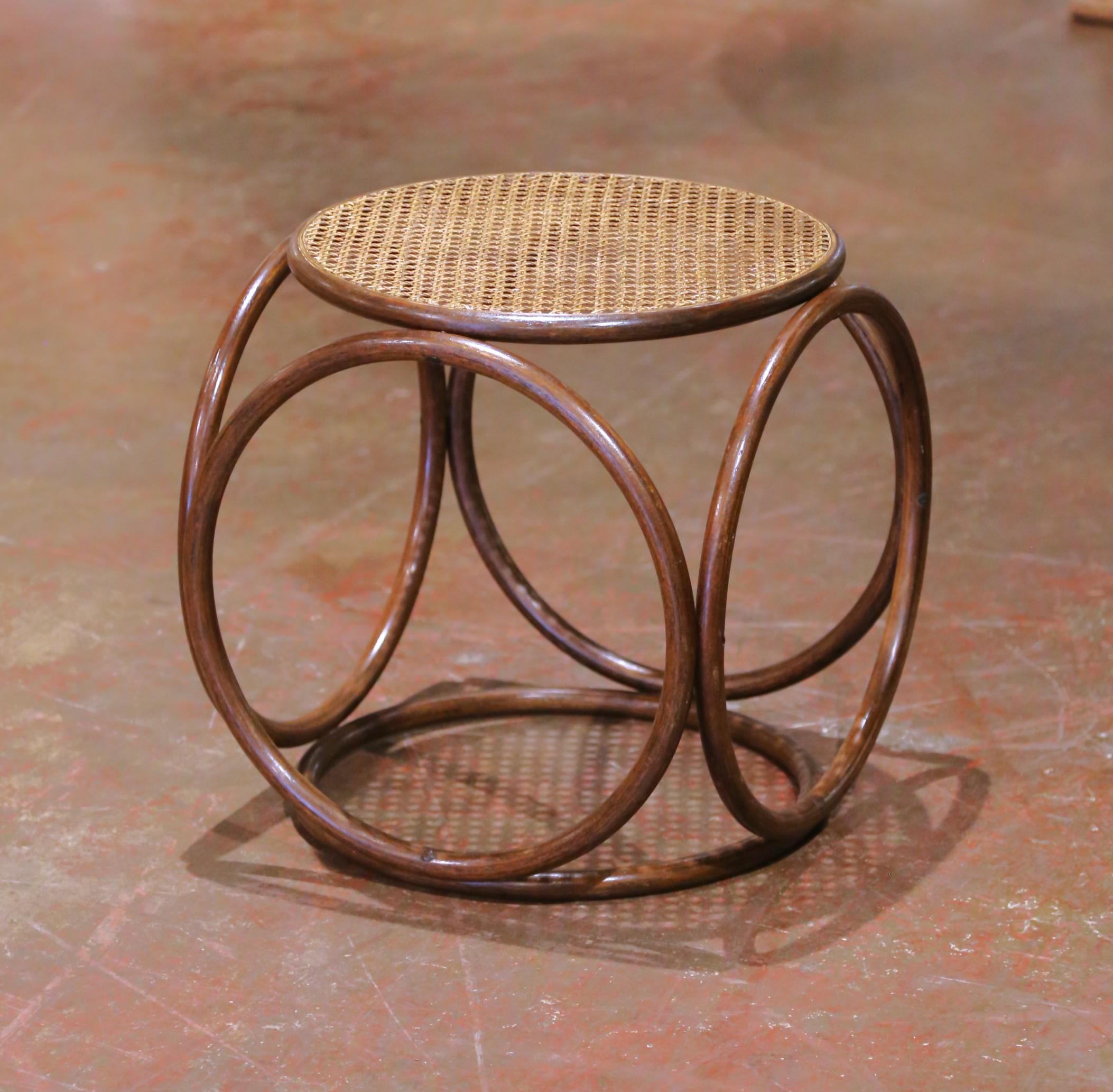 Otomana de madera curvada y caña de estilo Thonet francés de principios del siglo XX en Excelente estado para la venta en Dallas, TX