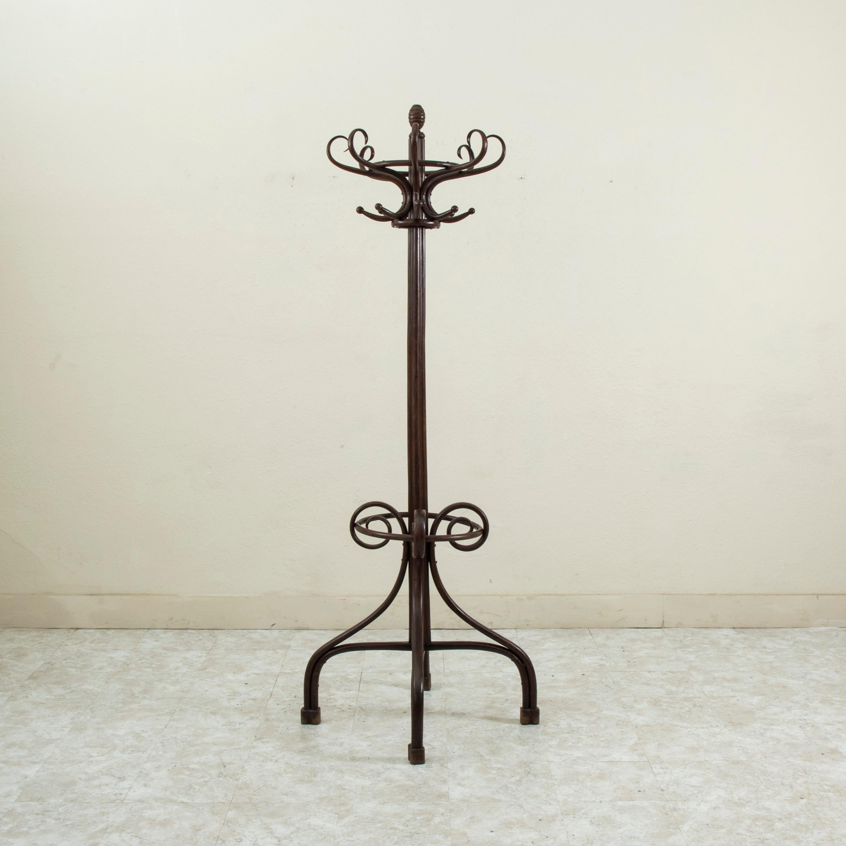 Albero da ingresso o appendiabiti in legno curvato in stile Thonet francese dei primi del Novecento In condizioni buone a Fayetteville, AR