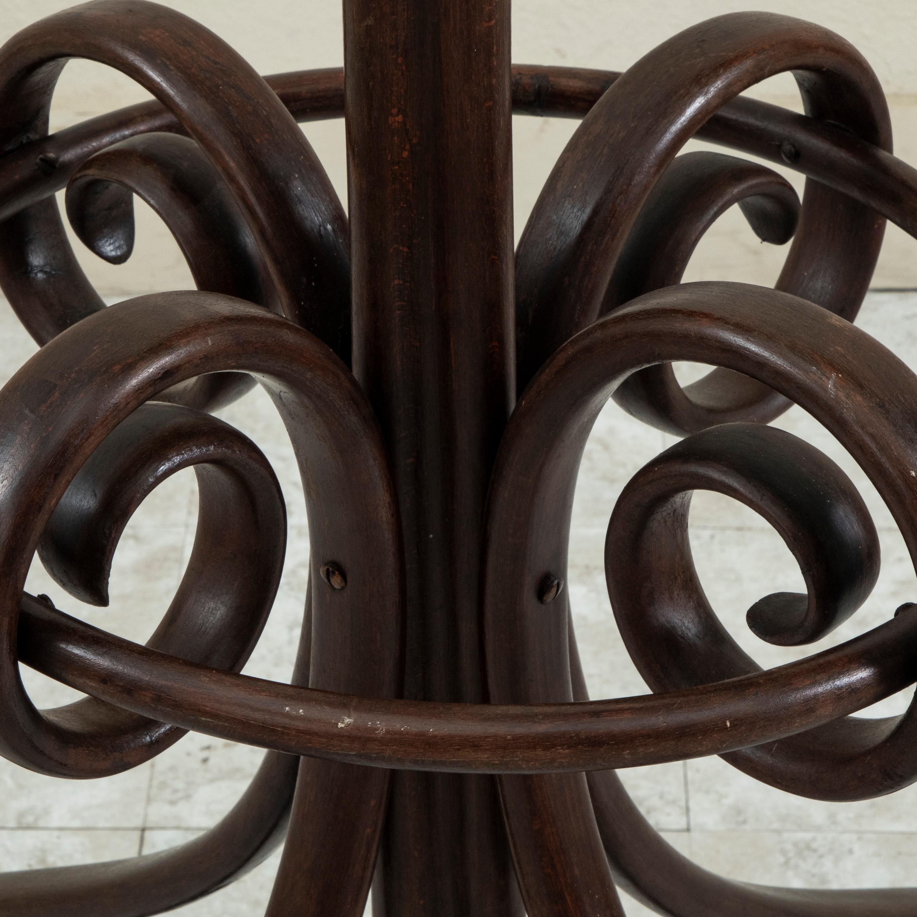 Legno curvato Albero da ingresso o appendiabiti in legno curvato in stile Thonet francese dei primi del Novecento