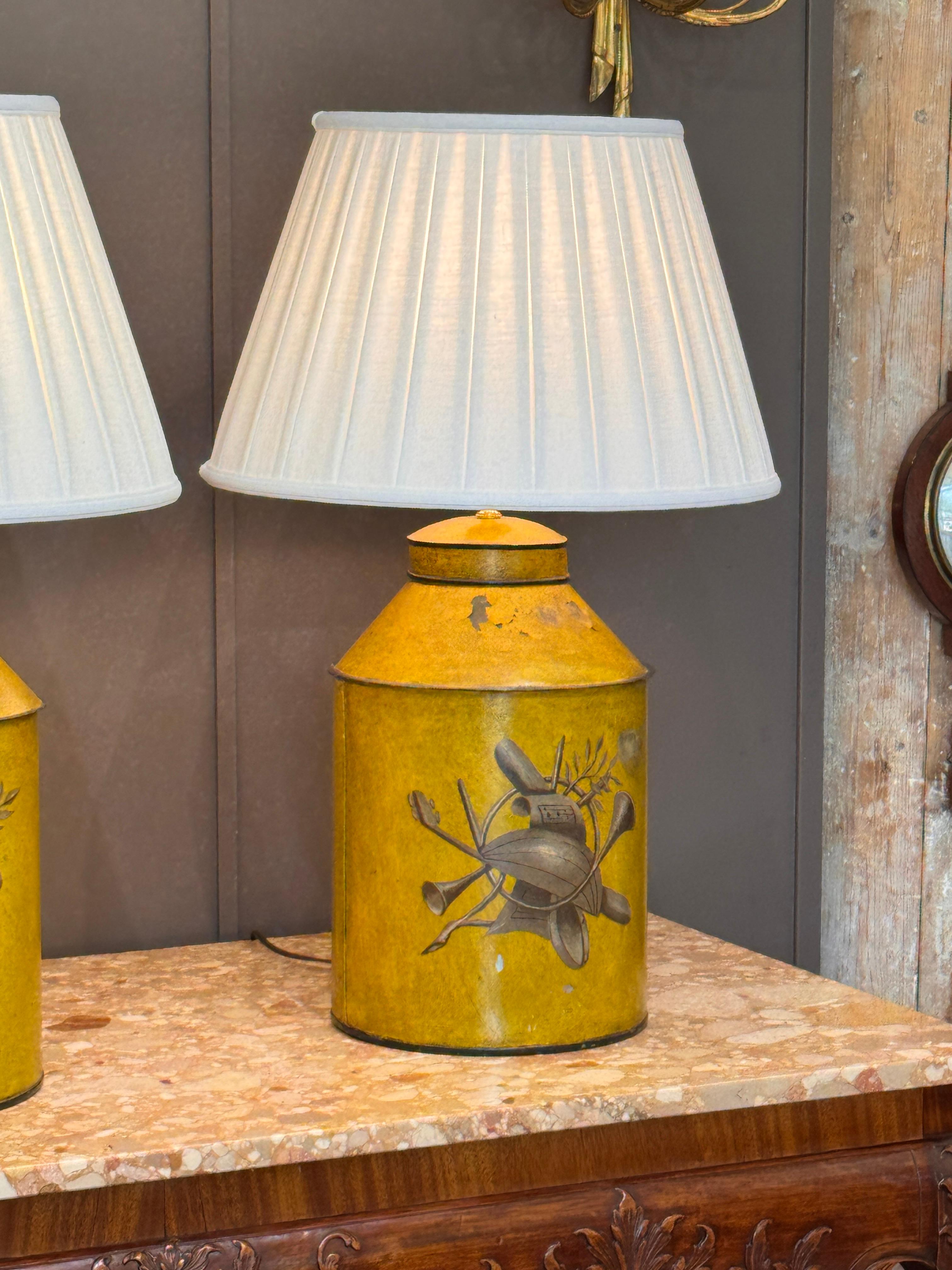 Lampade da tavolo a tolino del primo Novecento francese - Coppia in vendita 5