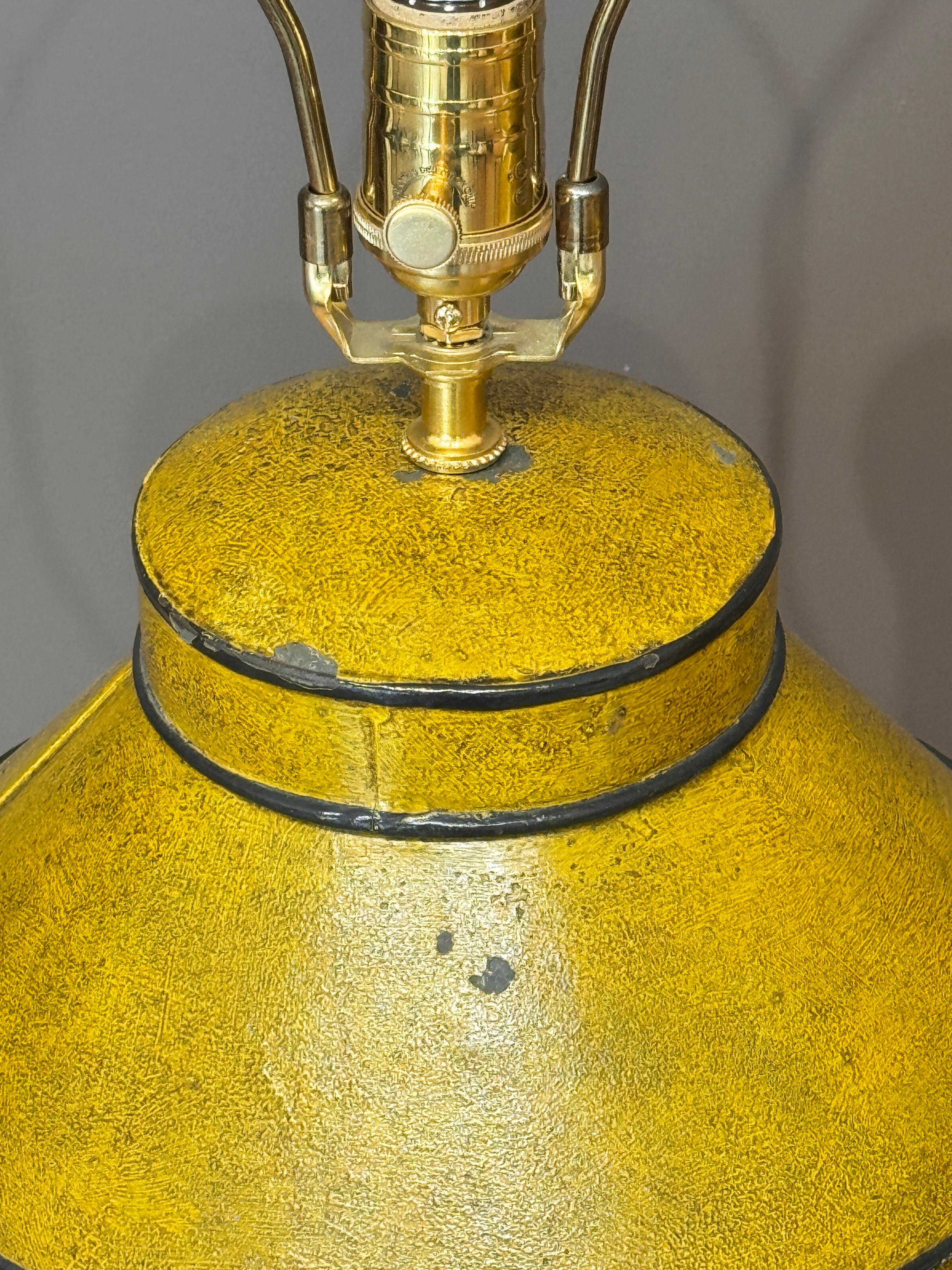 Lampade da tavolo a tolino del primo Novecento francese - Coppia in vendita 6