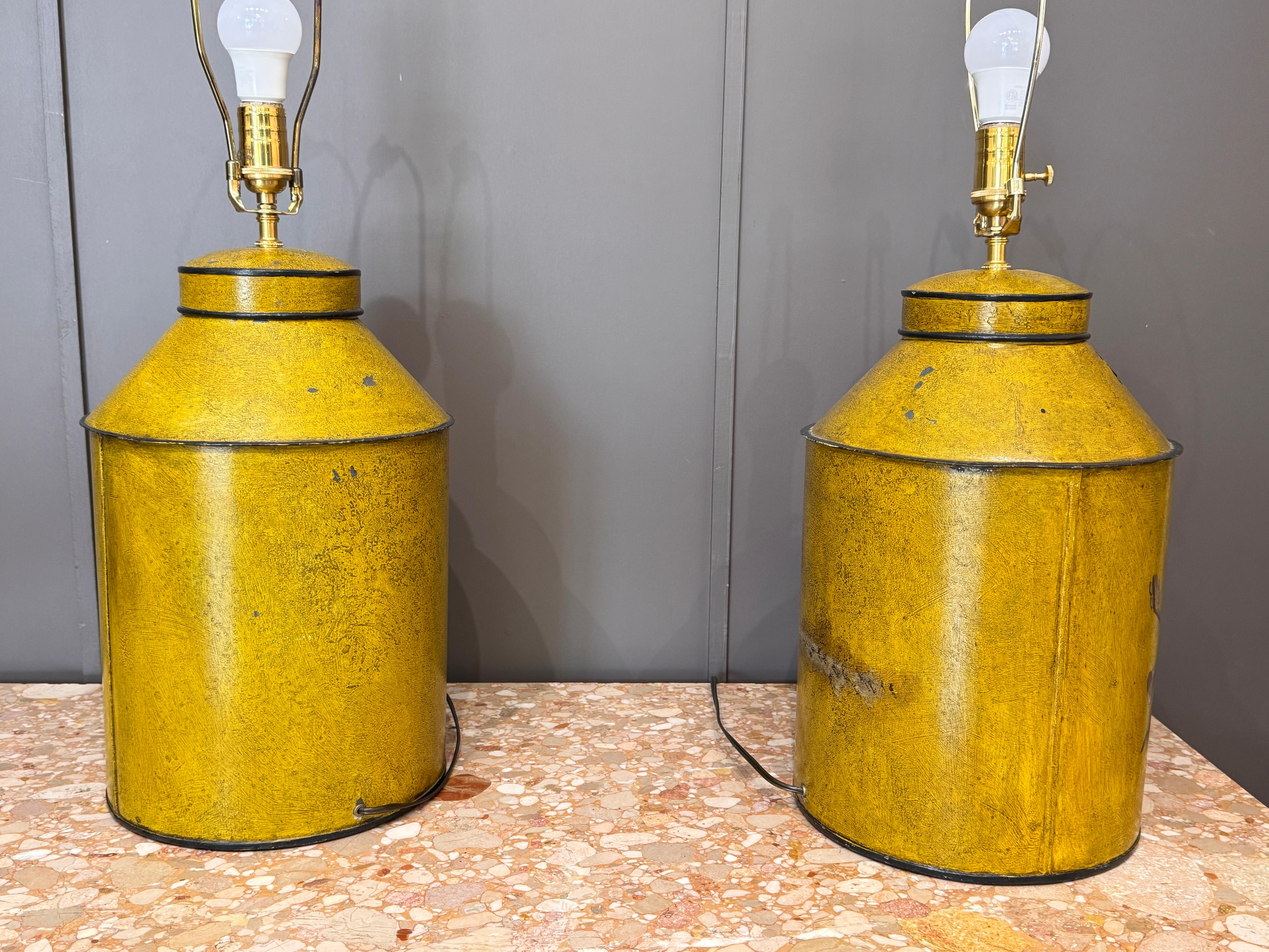 Lampade da tavolo a tolino del primo Novecento francese - Coppia in vendita 8