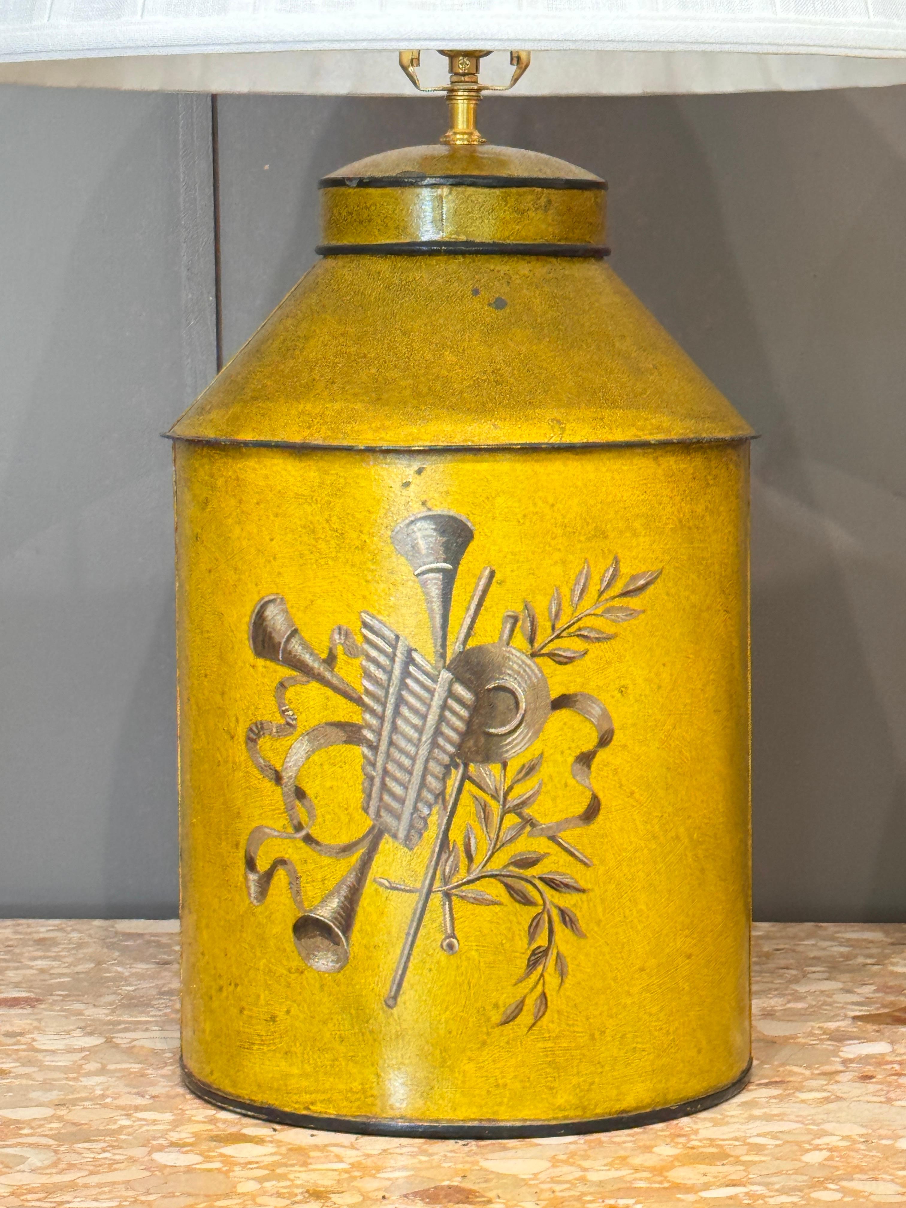 Metallo Lampade da tavolo a tolino del primo Novecento francese - Coppia in vendita