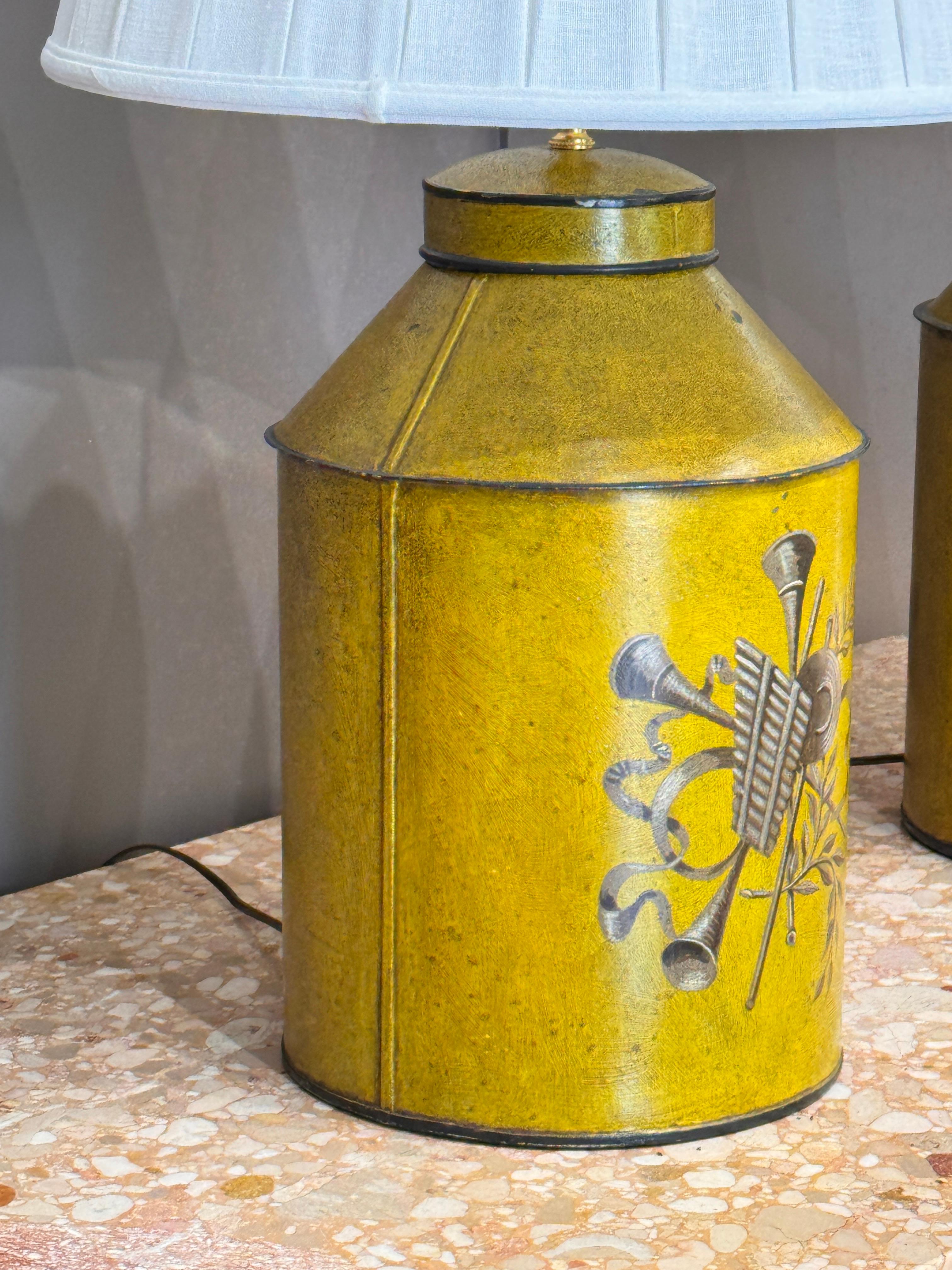 Lampade da tavolo a tolino del primo Novecento francese - Coppia in vendita 2