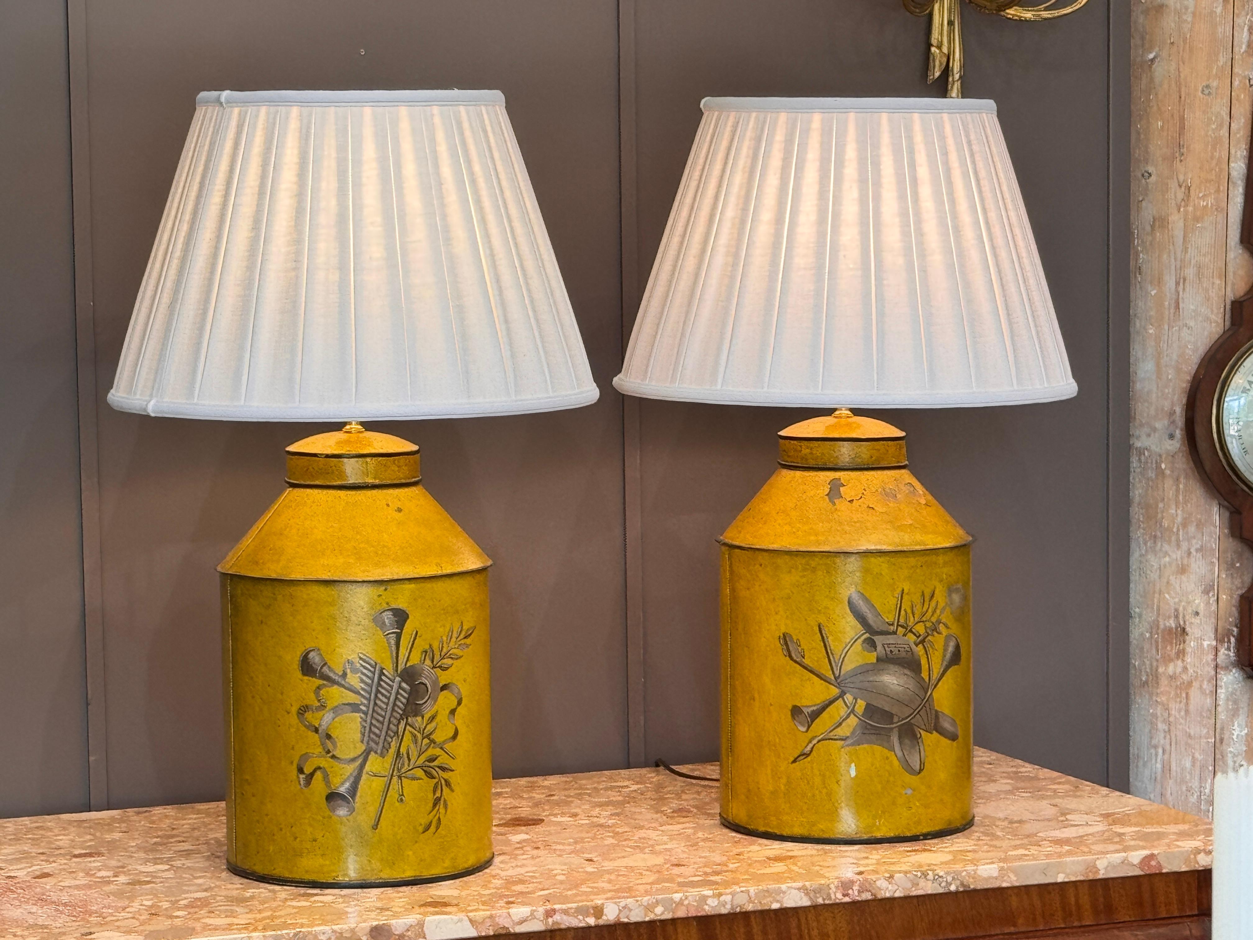 Lampade da tavolo a tolino del primo Novecento francese - Coppia in vendita 3