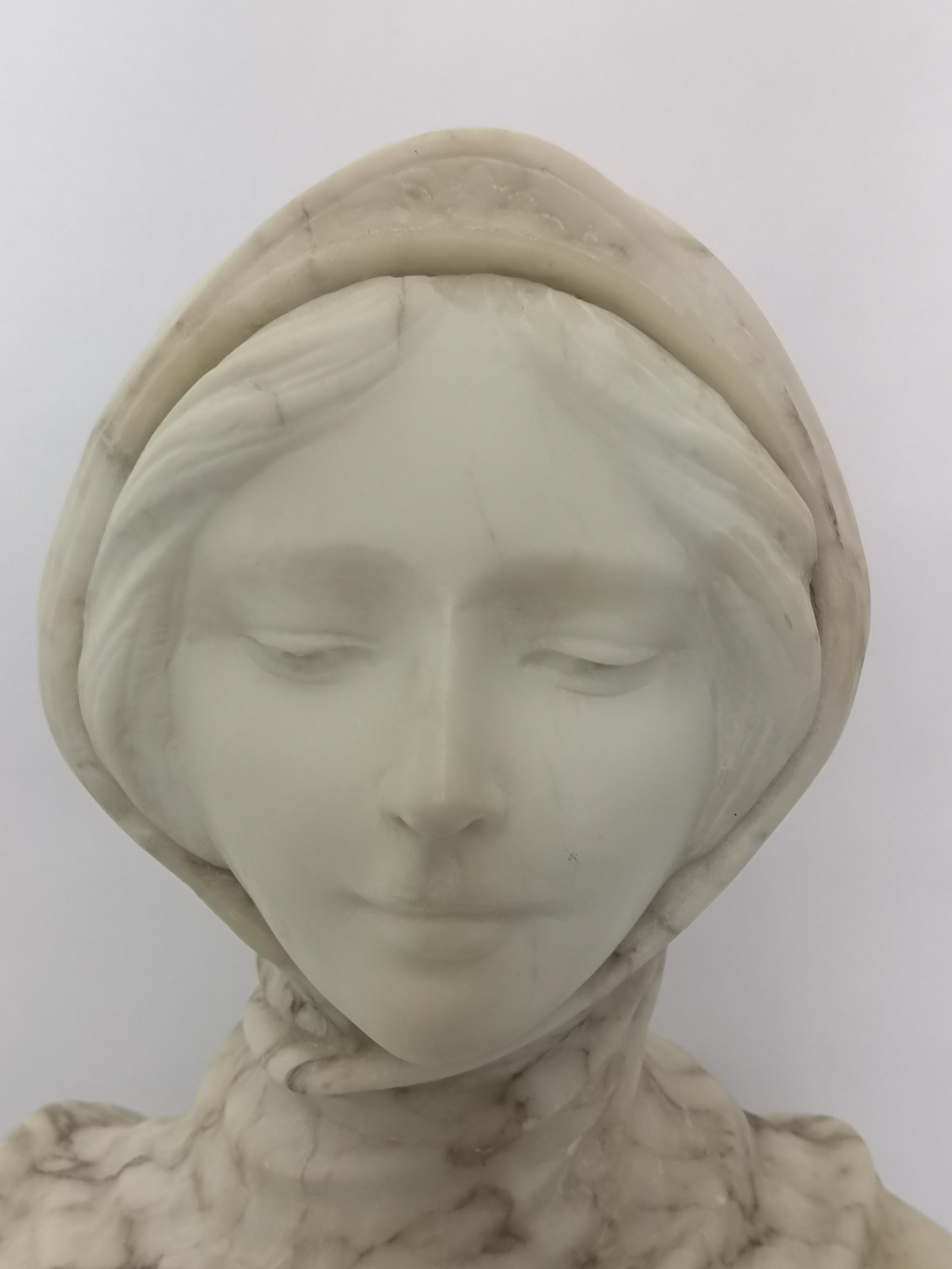 Early 20th Century French Veined Marble Bust of a Girl For Sale 2