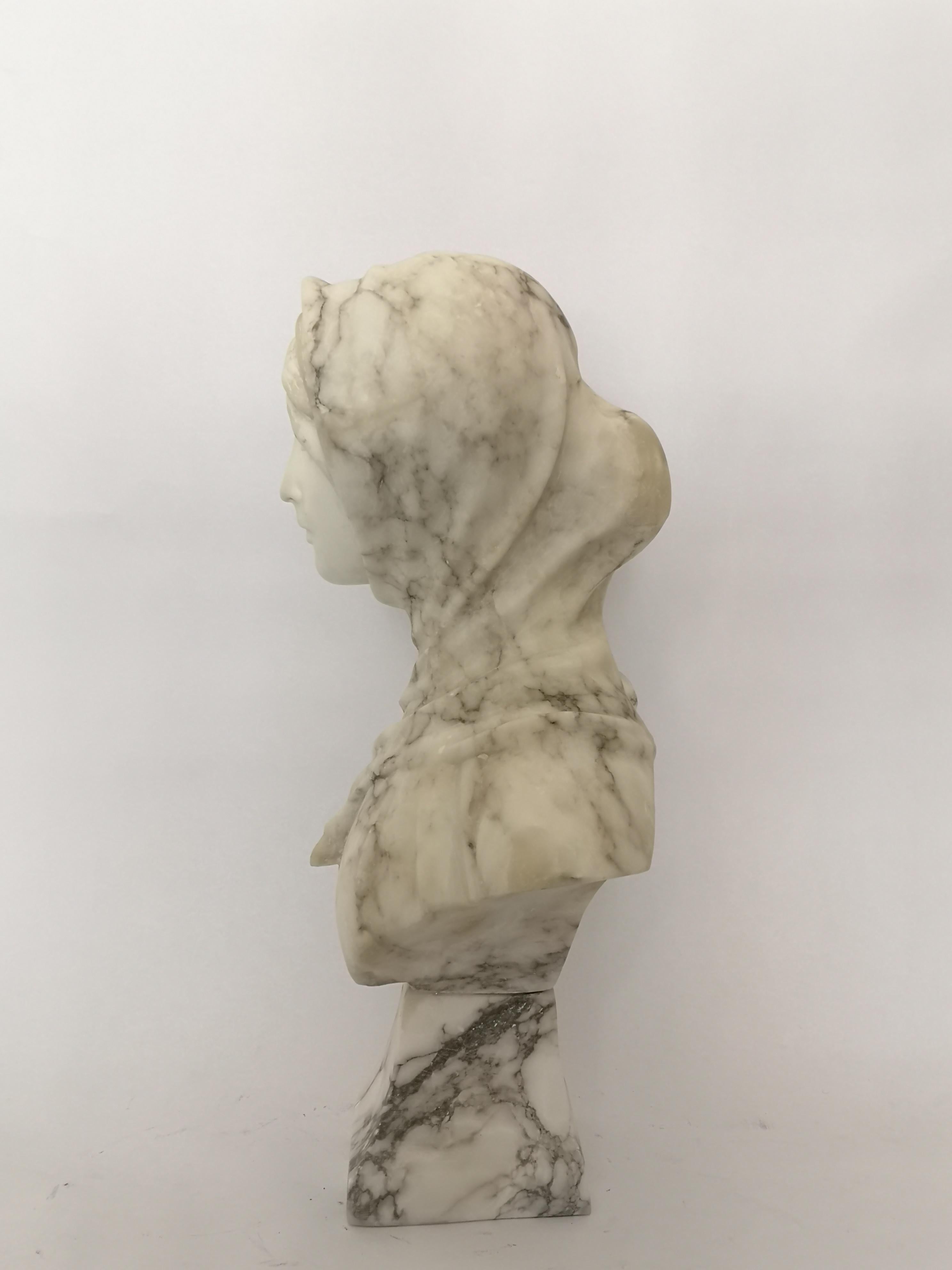 Early 20th Century French Veined Marble Bust of a Girl For Sale 3