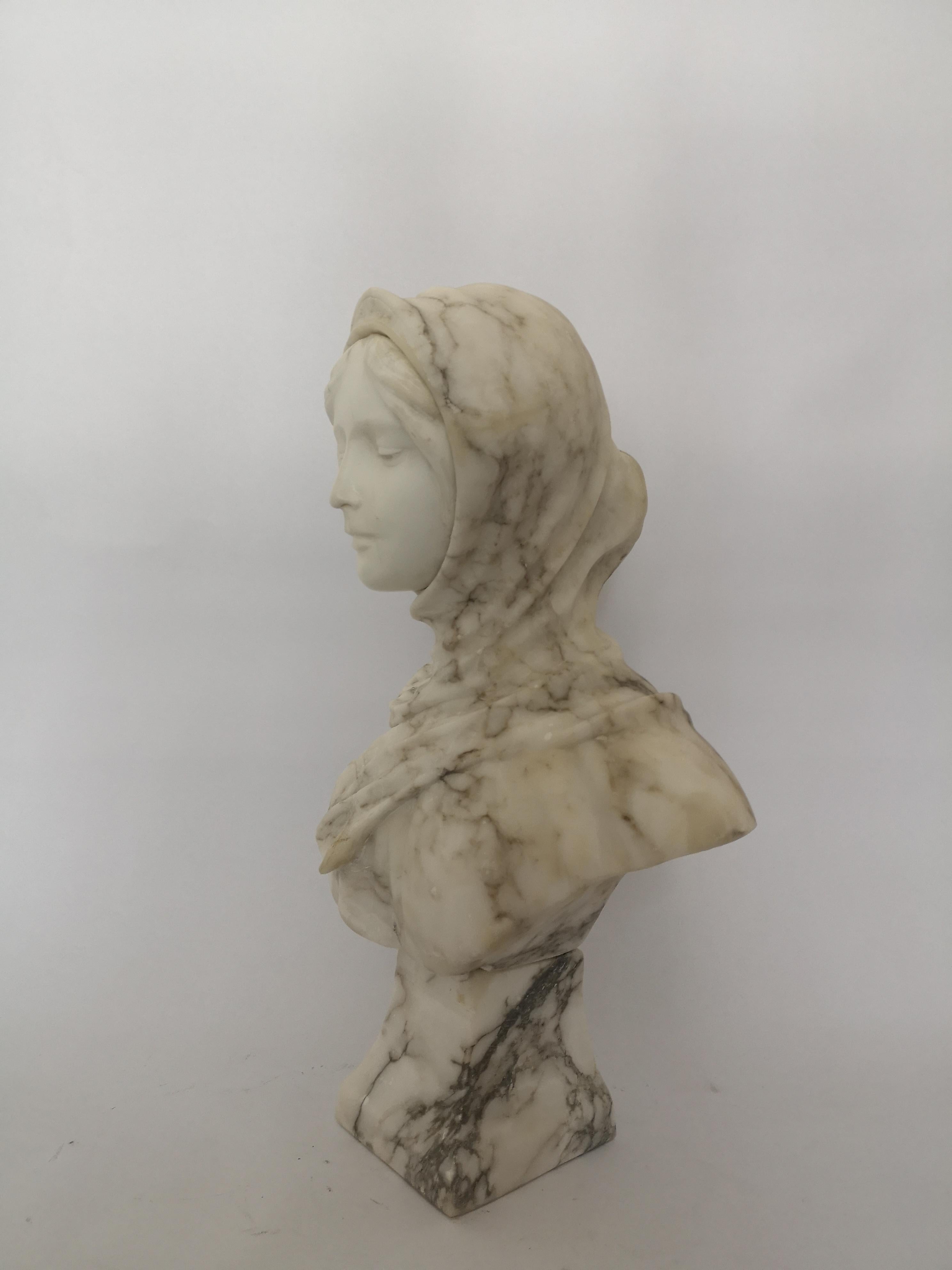 Early 20th Century French Veined Marble Bust of a Girl For Sale 4