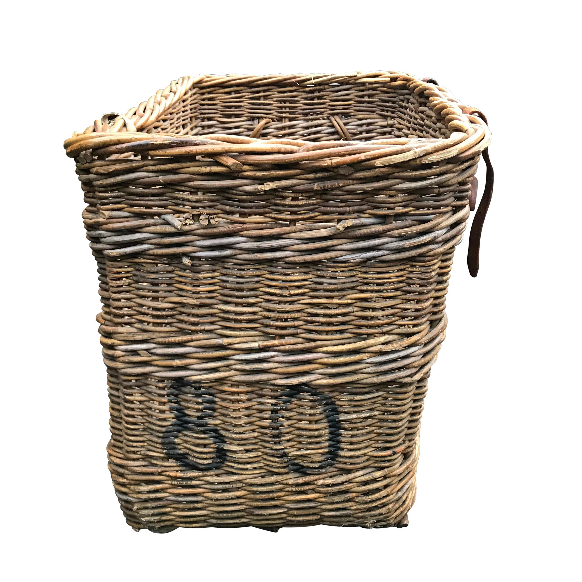 Early 20th Century French Vineyard Basket In Distressed Condition In Chicago, IL
